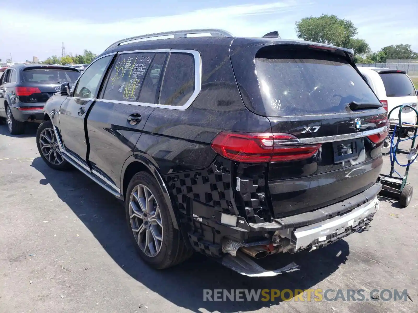 3 Photograph of a damaged car 5UXCW2C09M9E82117 BMW X7 2021