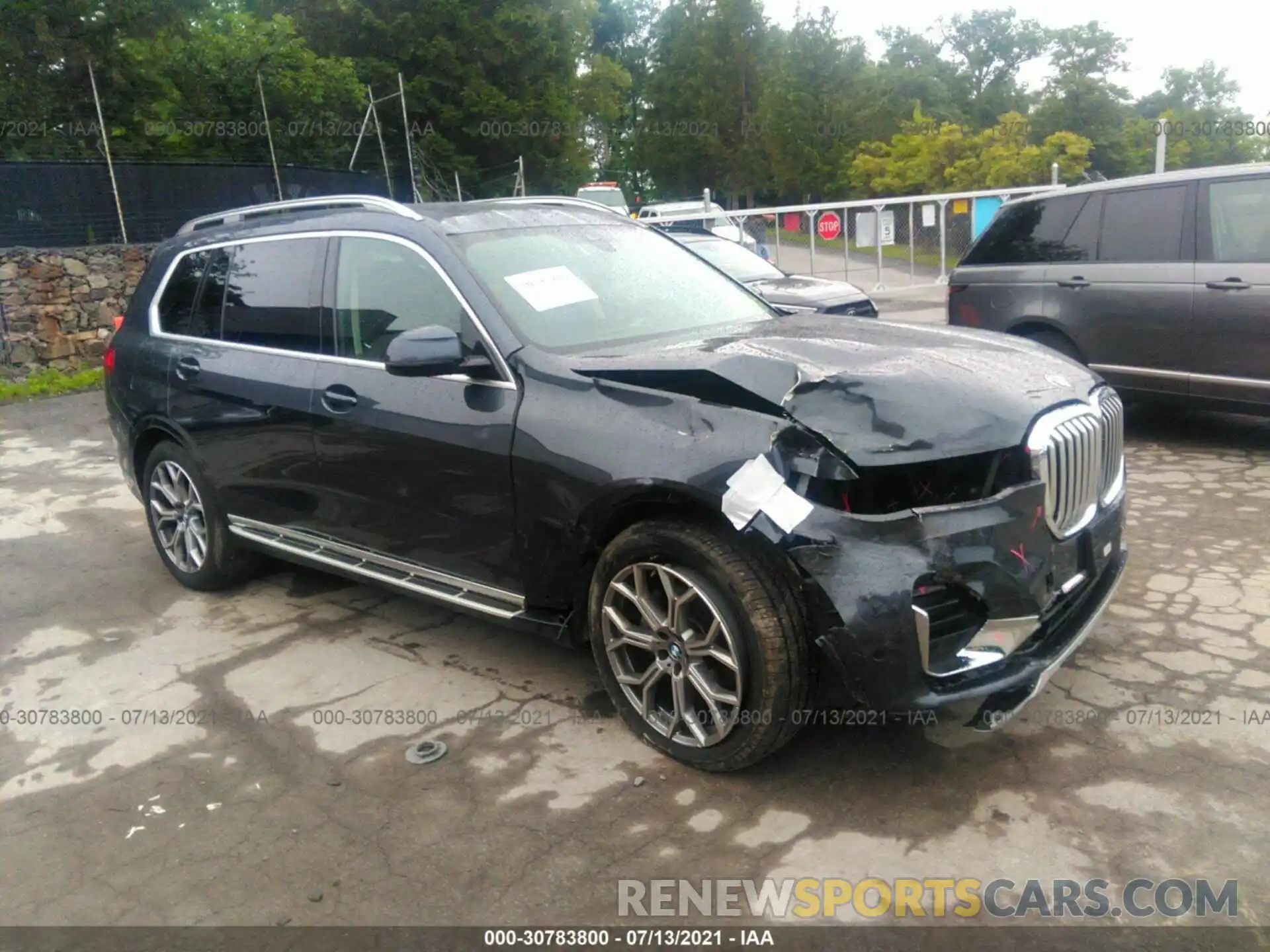 1 Photograph of a damaged car 5UXCW2C09M9F32529 BMW X7 2021