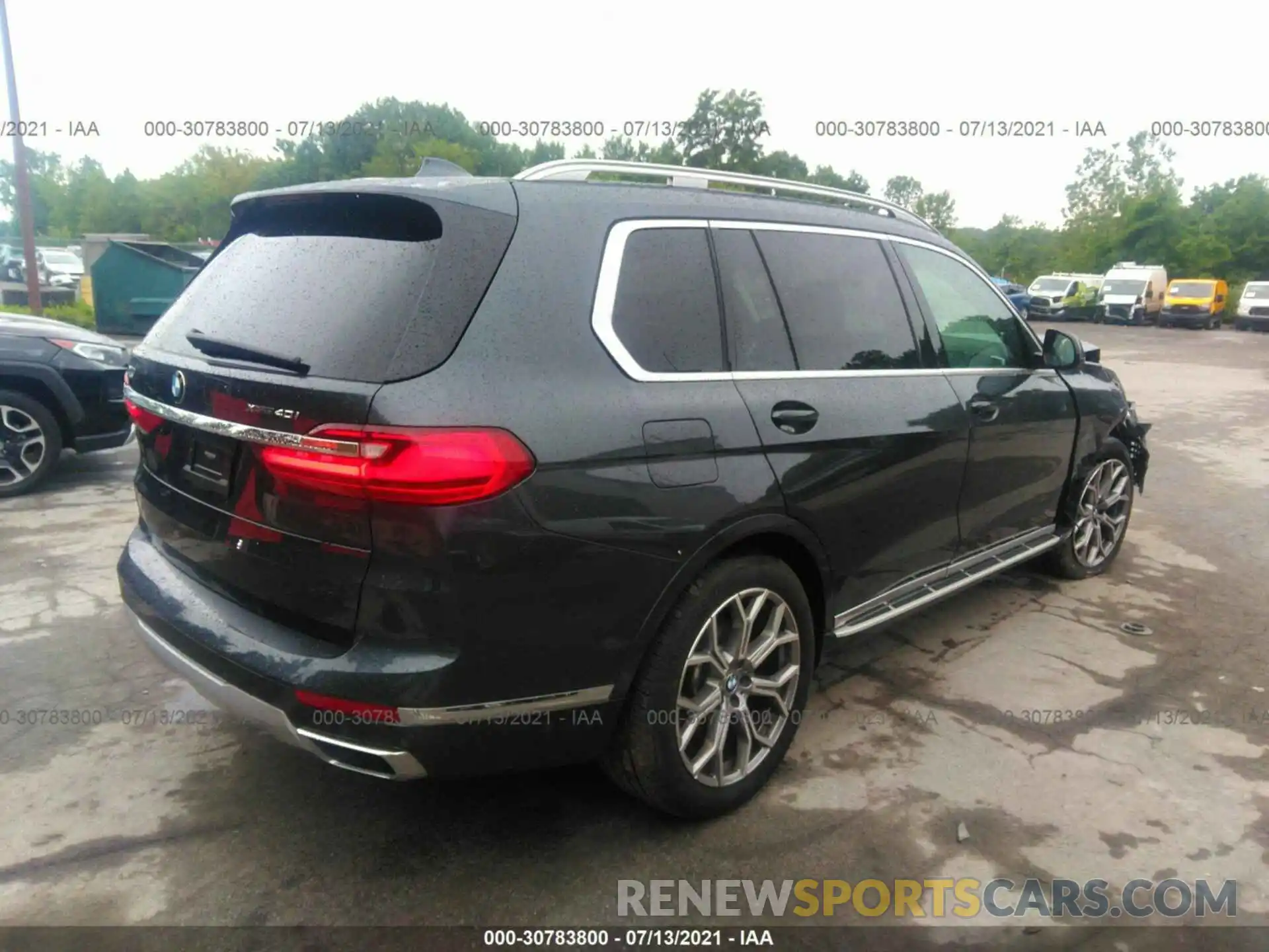 4 Photograph of a damaged car 5UXCW2C09M9F32529 BMW X7 2021