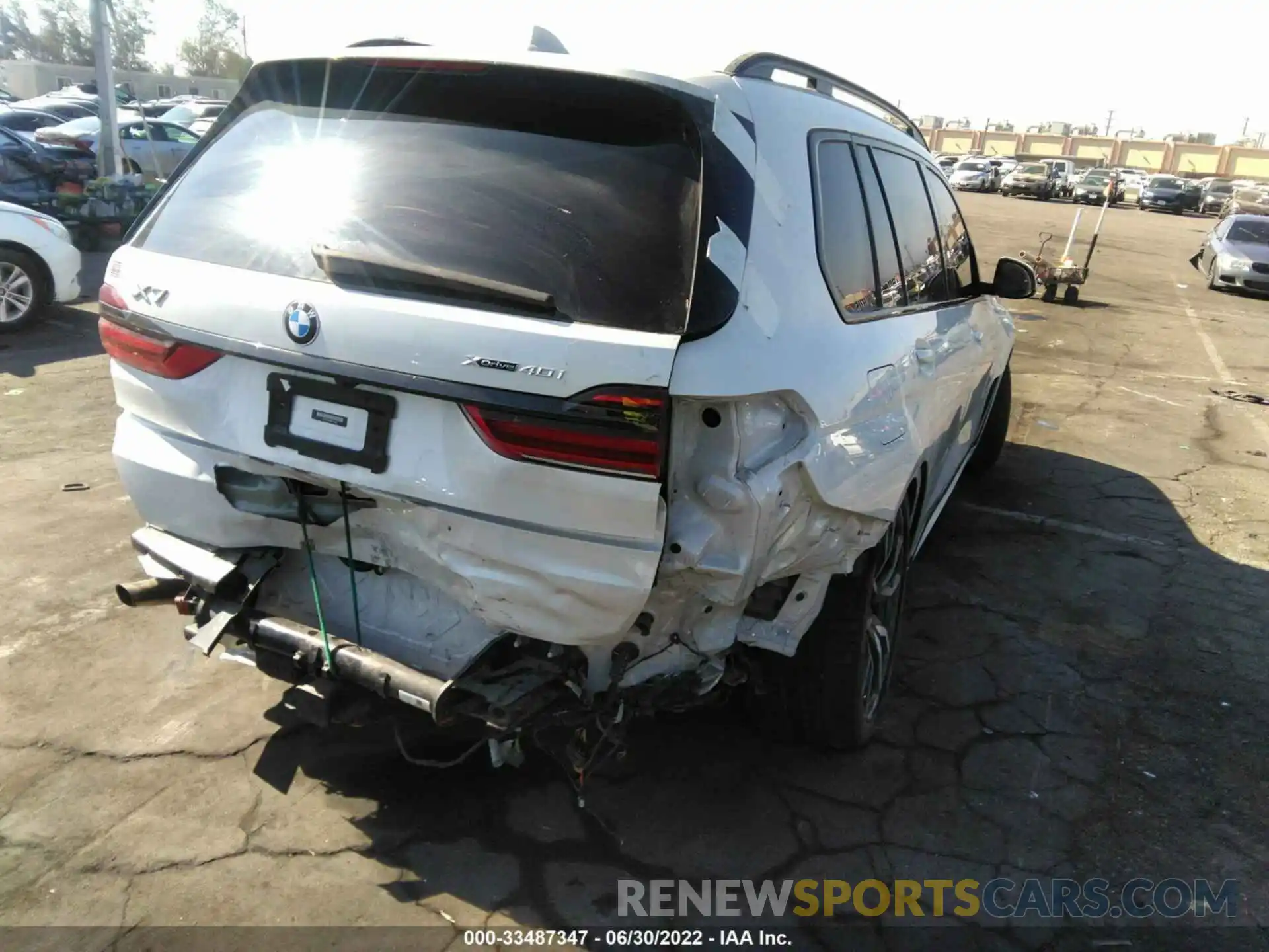 4 Photograph of a damaged car 5UXCW2C09M9F78023 BMW X7 2021