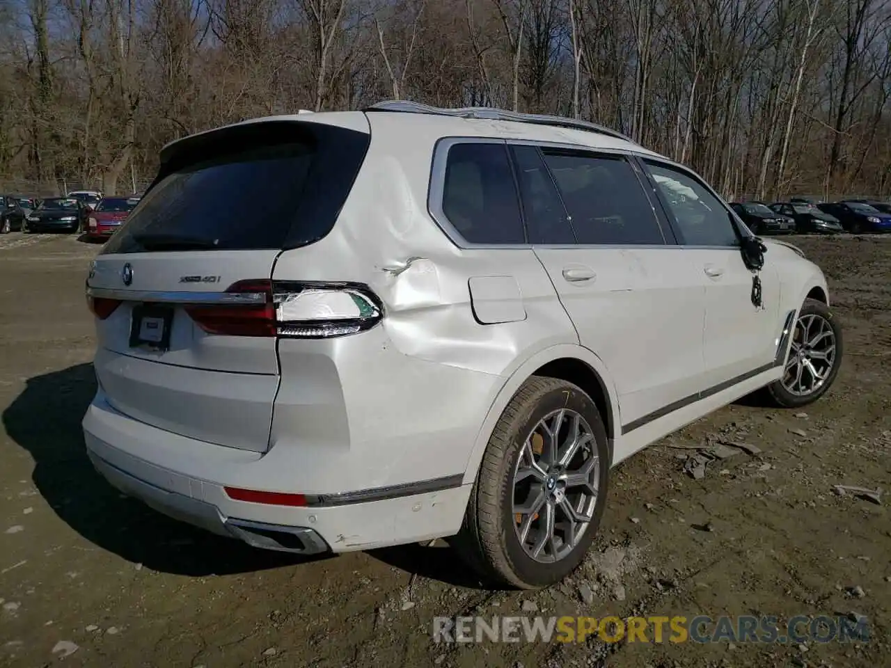 4 Photograph of a damaged car 5UXCW2C09M9H45366 BMW X7 2021