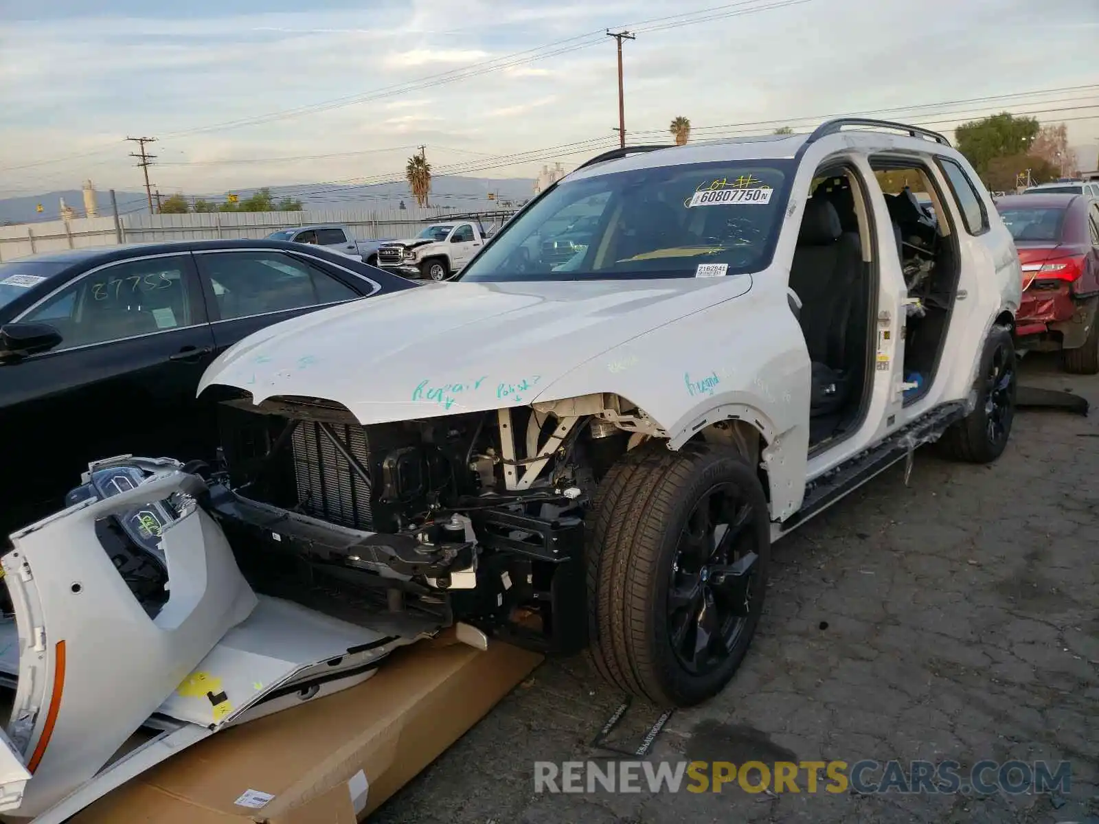 2 Photograph of a damaged car 5UXCW2C0XM9E40460 BMW X7 2021