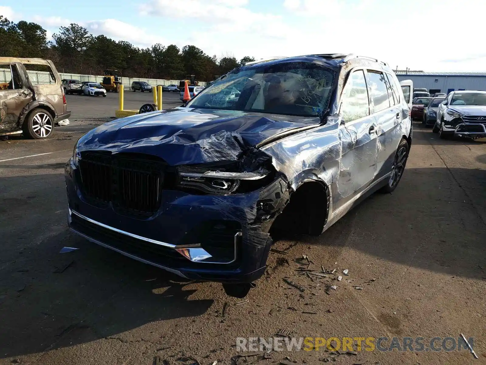 2 Photograph of a damaged car 5UXCW2C0XM9E44590 BMW X7 2021