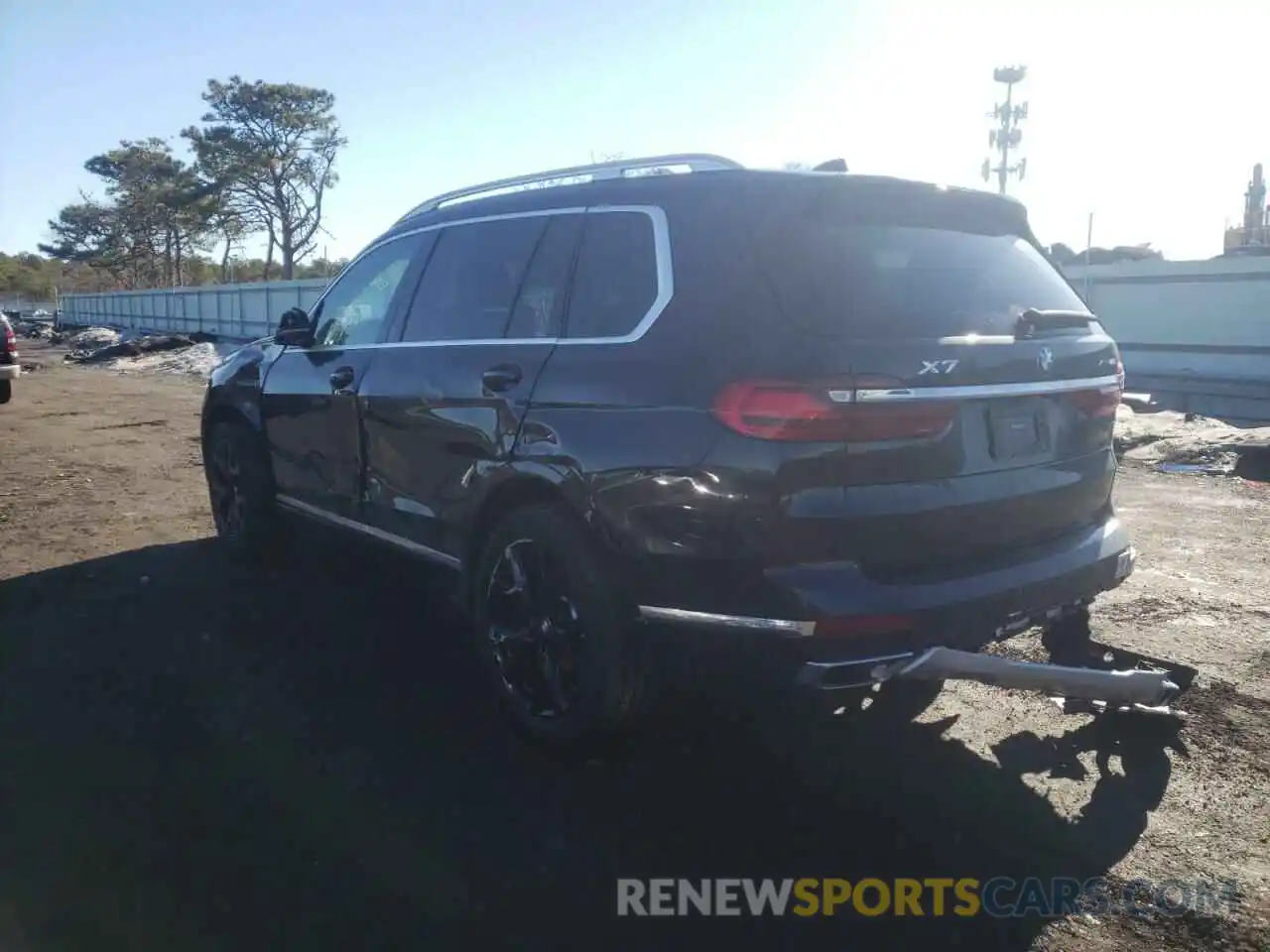 3 Photograph of a damaged car 5UXCW2C0XM9E93658 BMW X7 2021