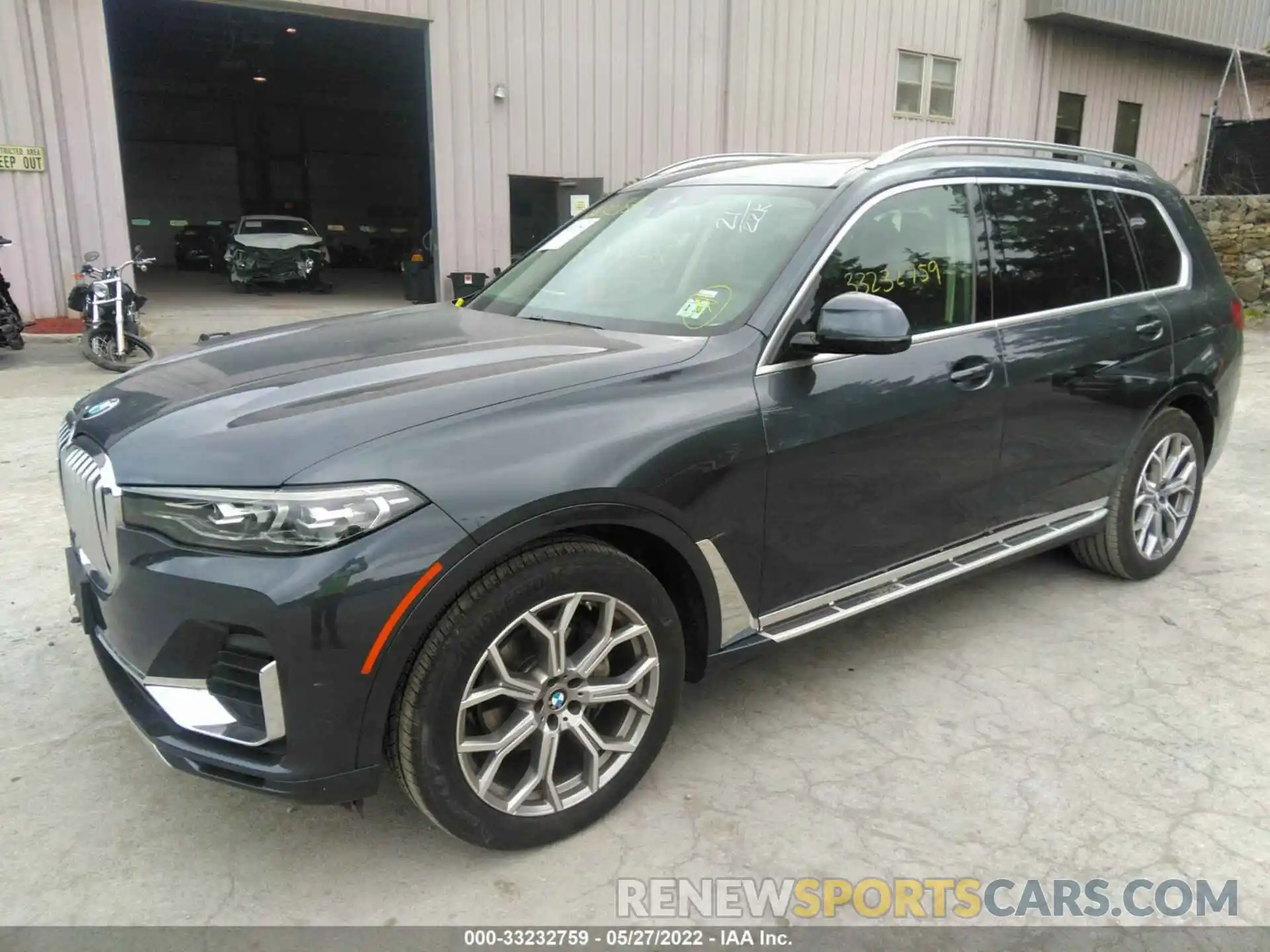 2 Photograph of a damaged car 5UXCW2C0XM9F32569 BMW X7 2021