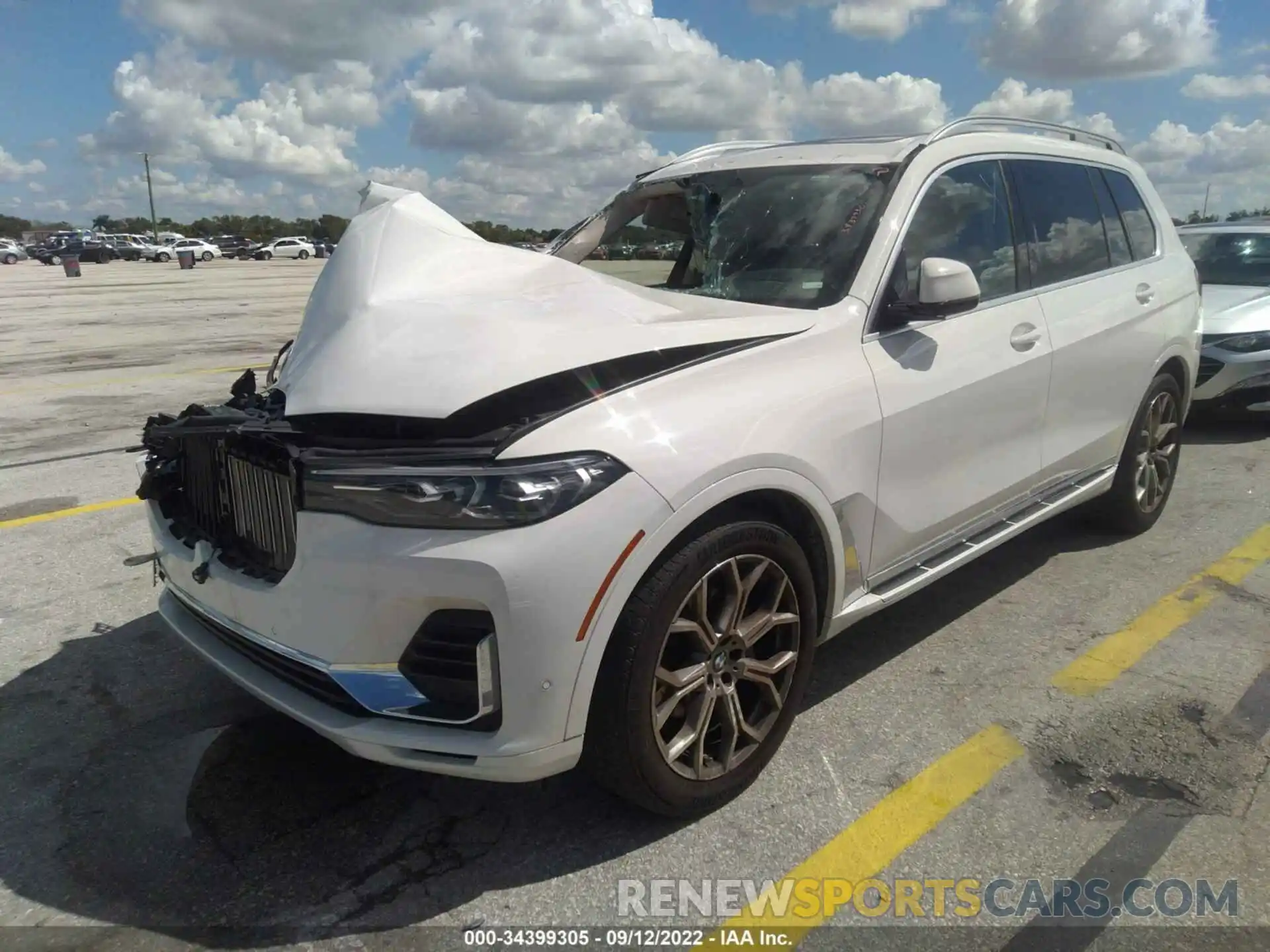 2 Photograph of a damaged car 5UXCW2C0XM9F34421 BMW X7 2021