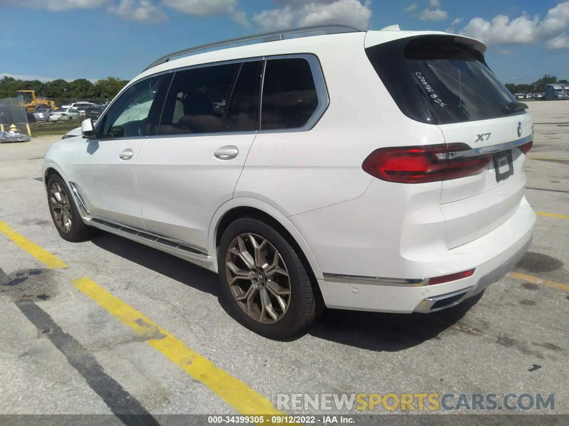 3 Photograph of a damaged car 5UXCW2C0XM9F34421 BMW X7 2021