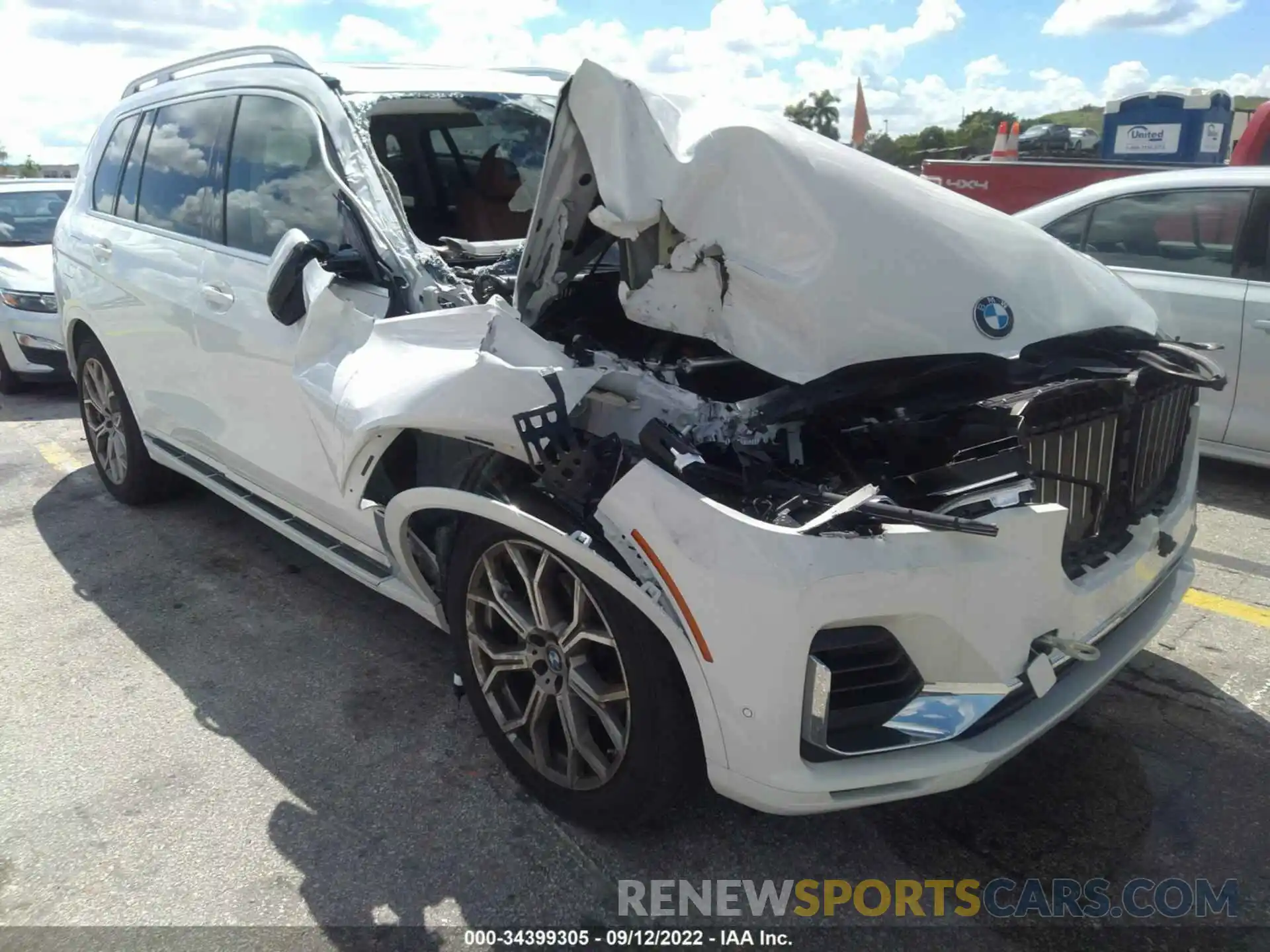 6 Photograph of a damaged car 5UXCW2C0XM9F34421 BMW X7 2021