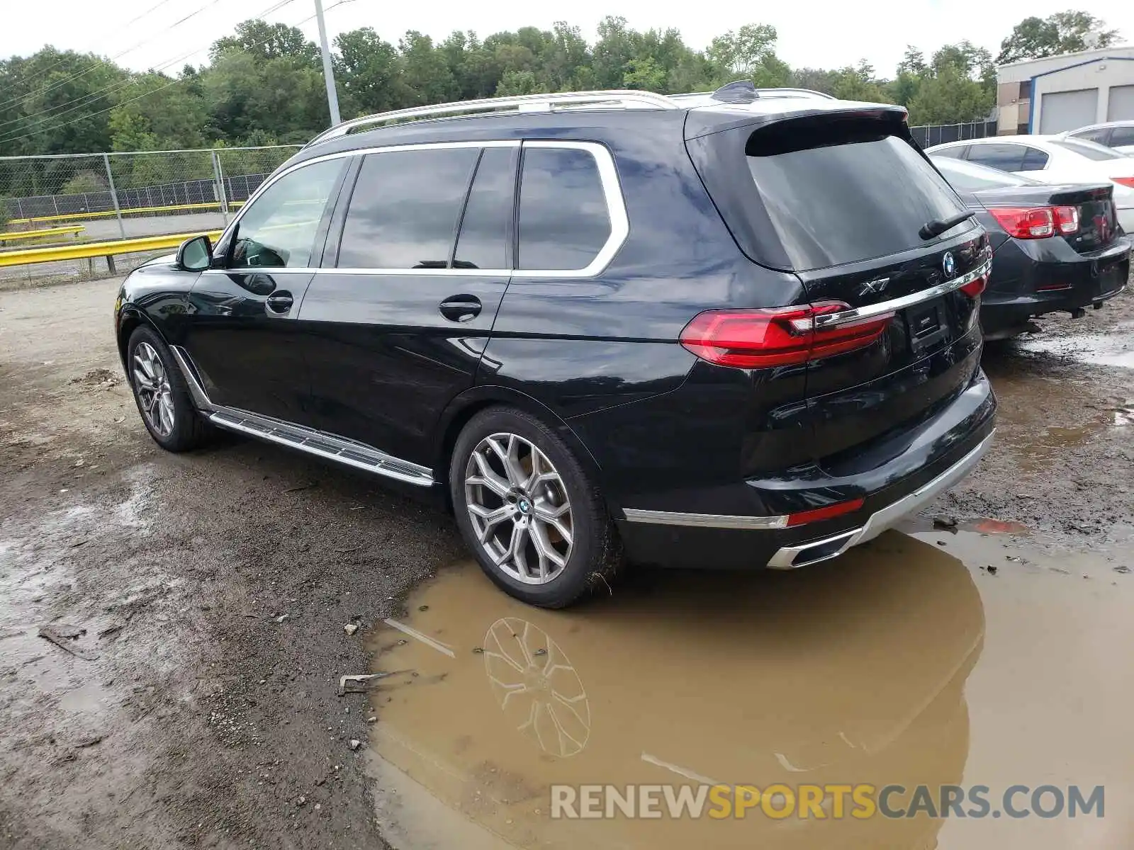 3 Photograph of a damaged car 5UXCW2C0XM9F67838 BMW X7 2021