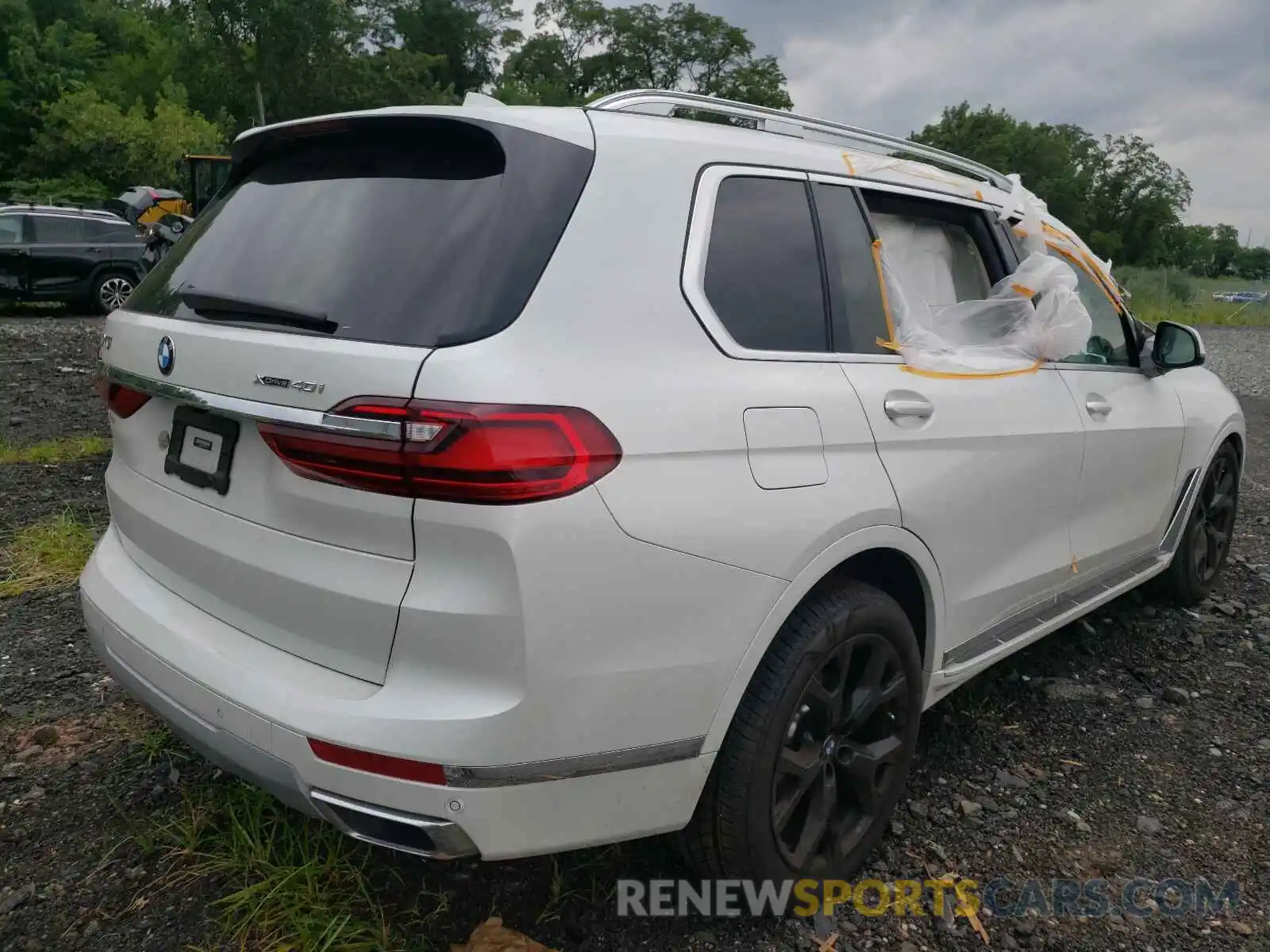 4 Photograph of a damaged car 5UXCW2C0XM9G07528 BMW X7 2021