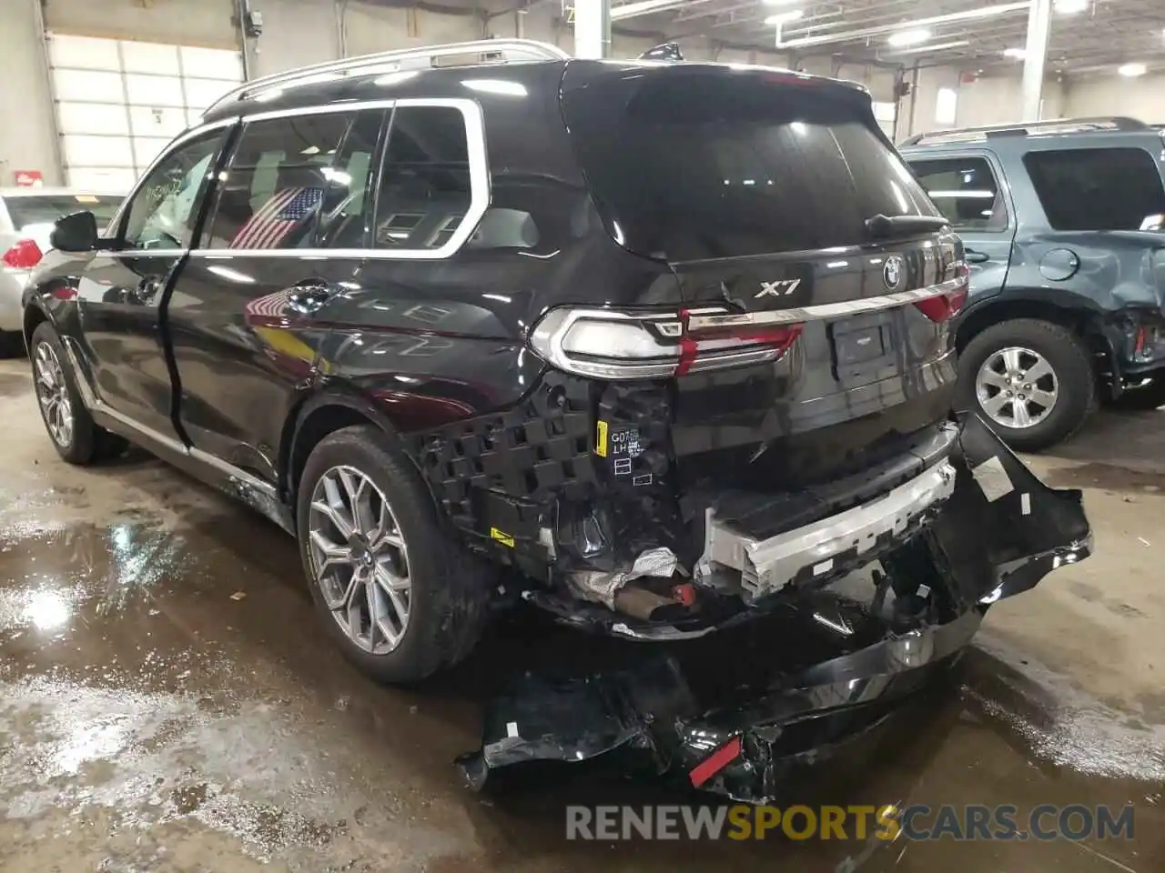 3 Photograph of a damaged car 5UXCW2C0XM9H14272 BMW X7 2021