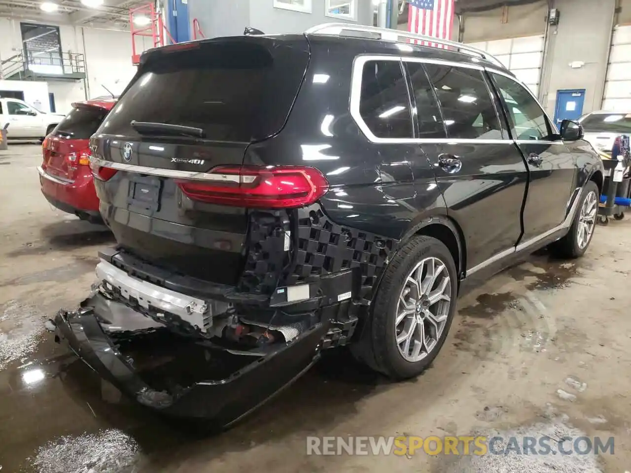 4 Photograph of a damaged car 5UXCW2C0XM9H14272 BMW X7 2021