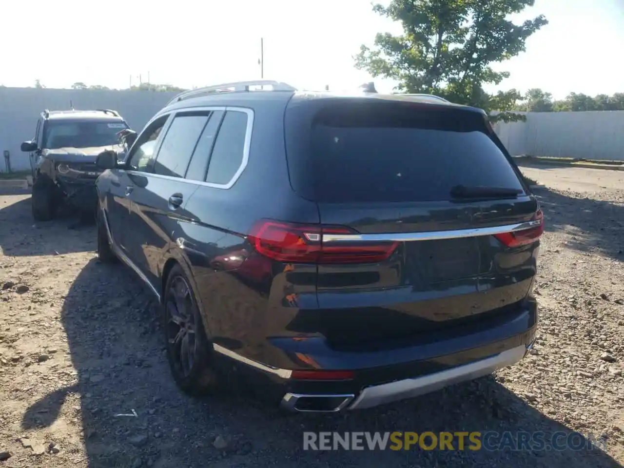 3 Photograph of a damaged car 5UXCW2C0XM9H15423 BMW X7 2021