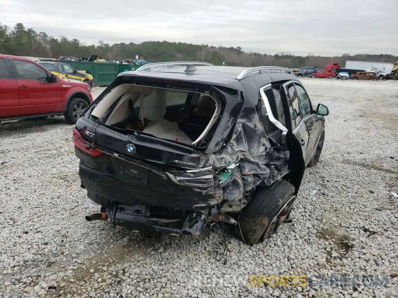 4 Photograph of a damaged car 5UXCW2C0XM9H82202 BMW X7 2021