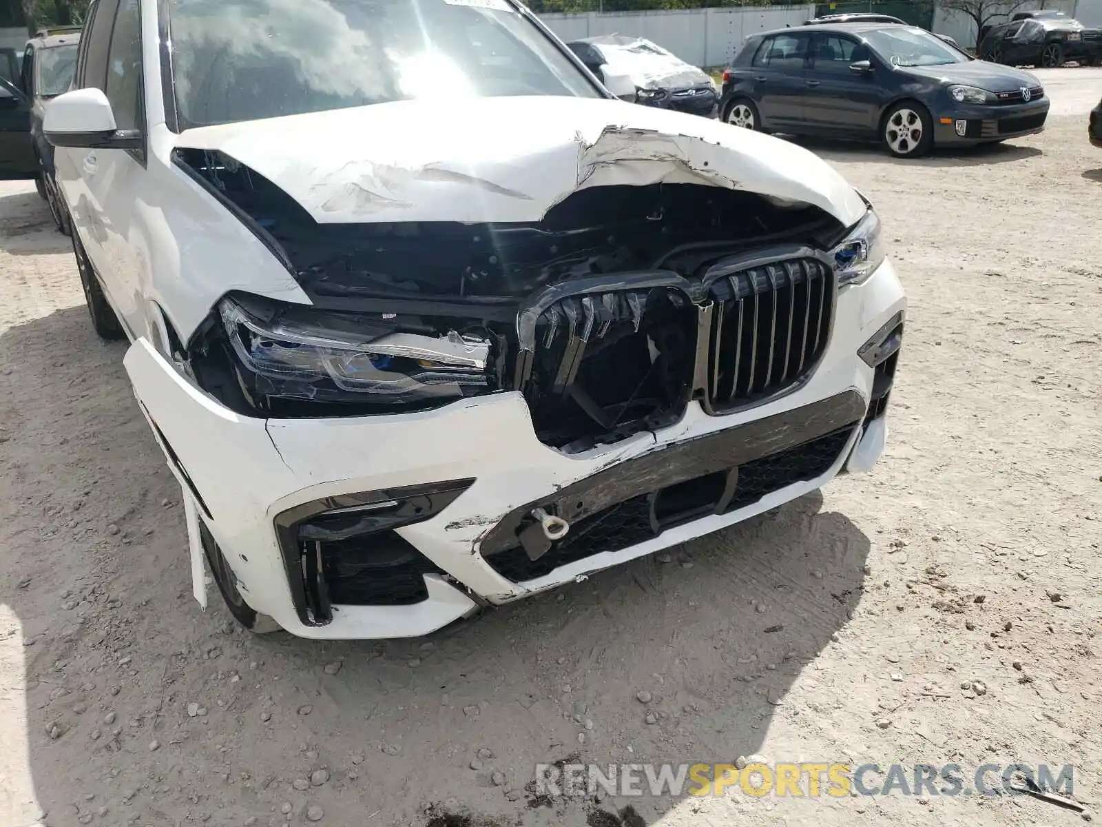 9 Photograph of a damaged car 5UXCX6C01M9E97781 BMW X7 2021