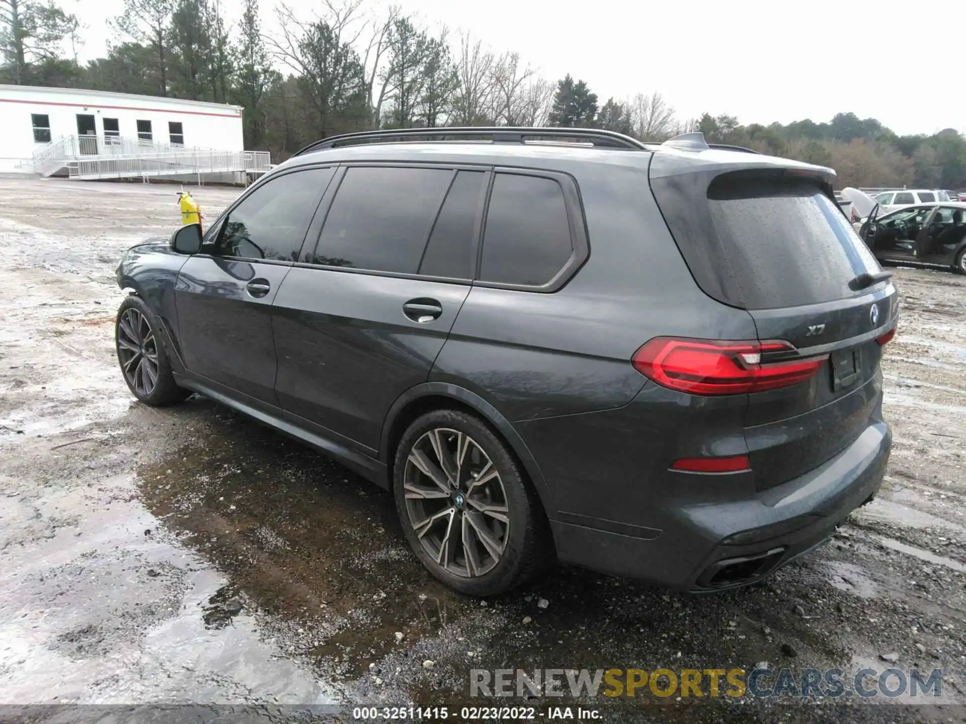 3 Photograph of a damaged car 5UXCX6C02M9F22221 BMW X7 2021