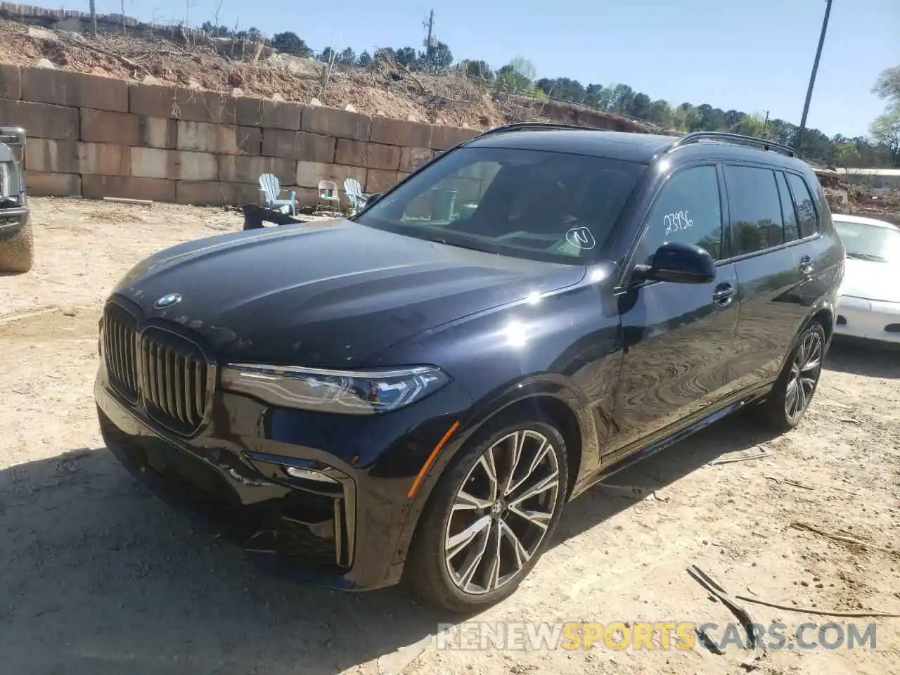 2 Photograph of a damaged car 5UXCX6C02M9F28245 BMW X7 2021