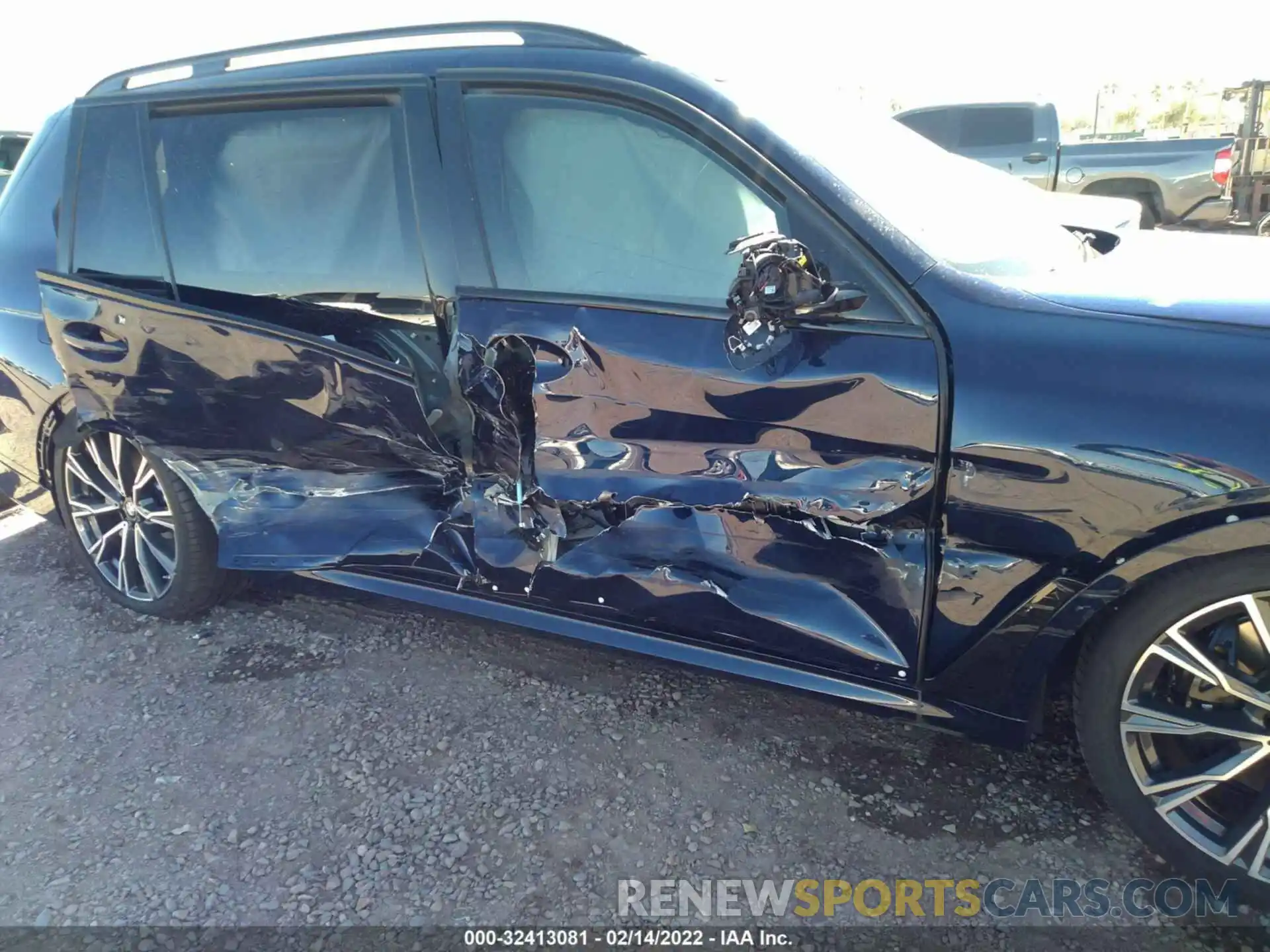 6 Photograph of a damaged car 5UXCX6C02M9G60731 BMW X7 2021