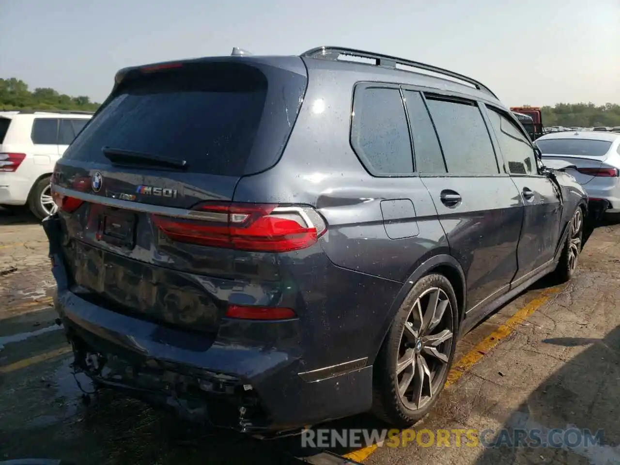 4 Photograph of a damaged car 5UXCX6C03M9H71255 BMW X7 2021