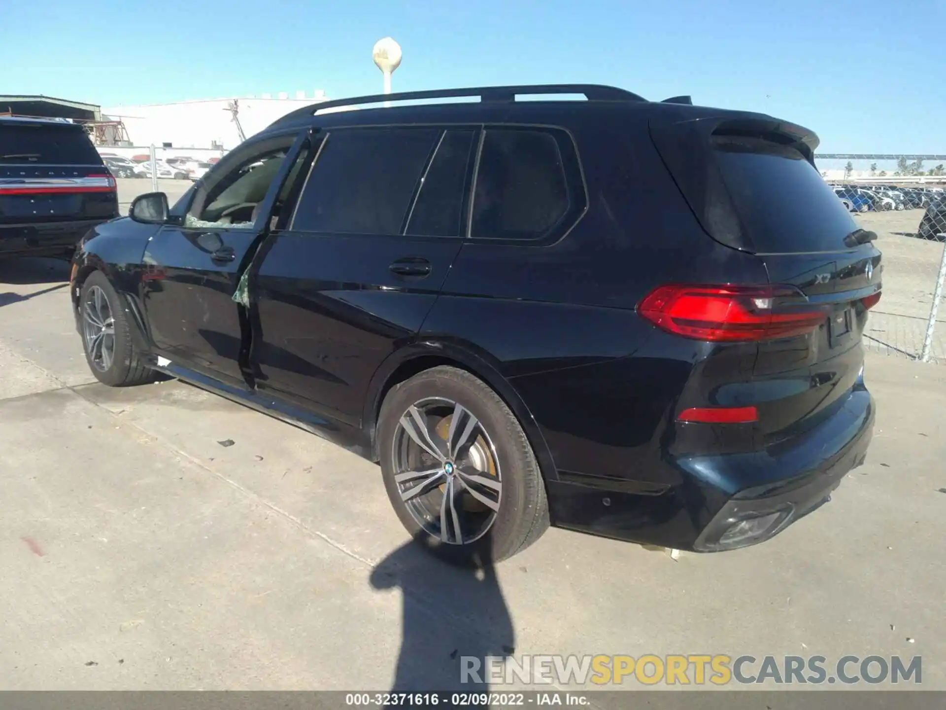 3 Фотография поврежденного автомобиля 5UXCX6C06M9H34992 BMW X7 2021