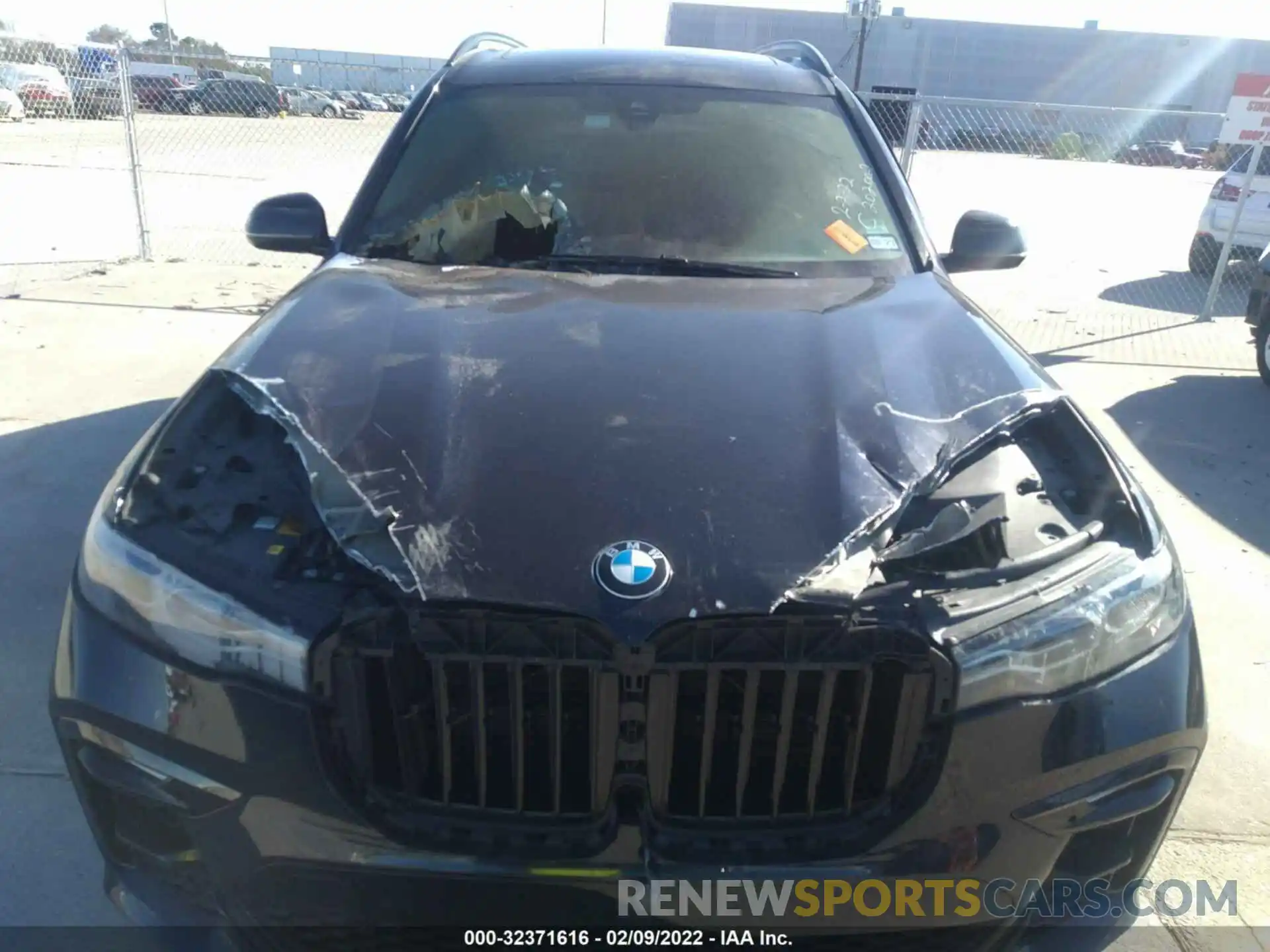 6 Photograph of a damaged car 5UXCX6C06M9H34992 BMW X7 2021