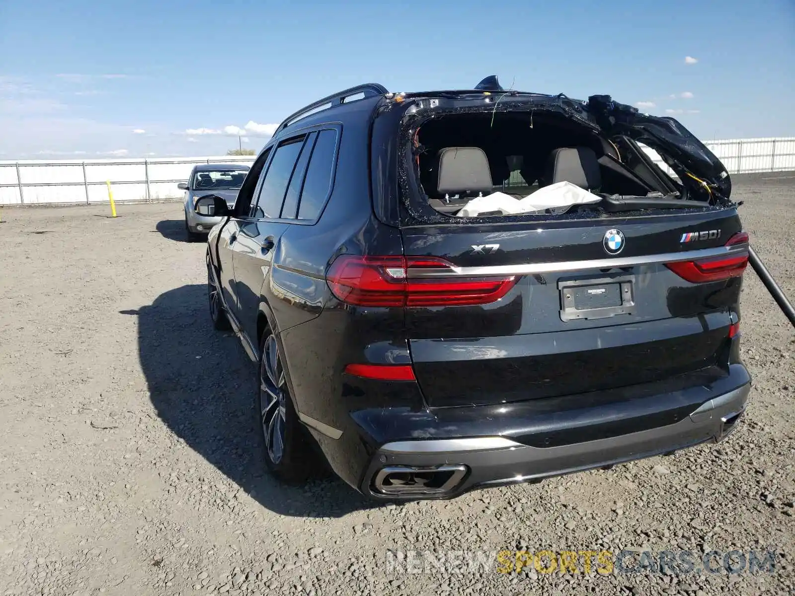 3 Photograph of a damaged car 5UXCX6C07M9G06969 BMW X7 2021