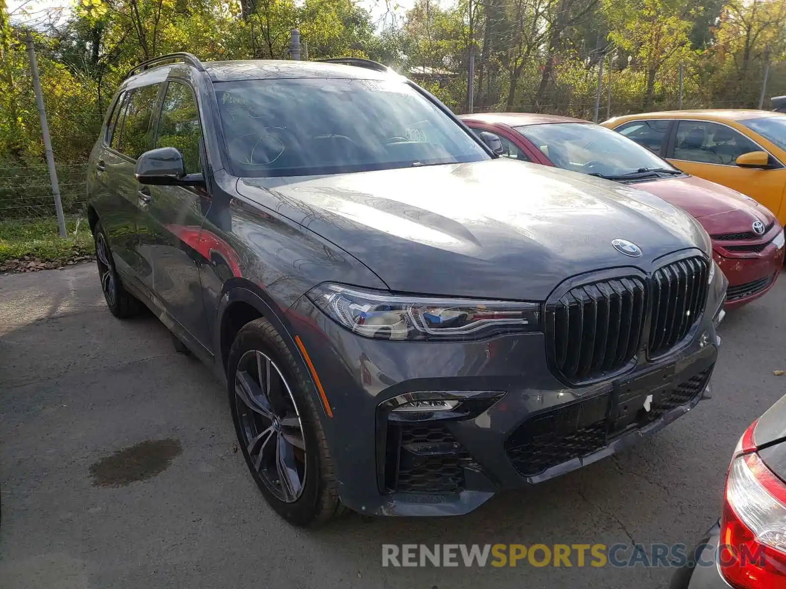 1 Photograph of a damaged car 5UXCX6C07M9H05727 BMW X7 2021