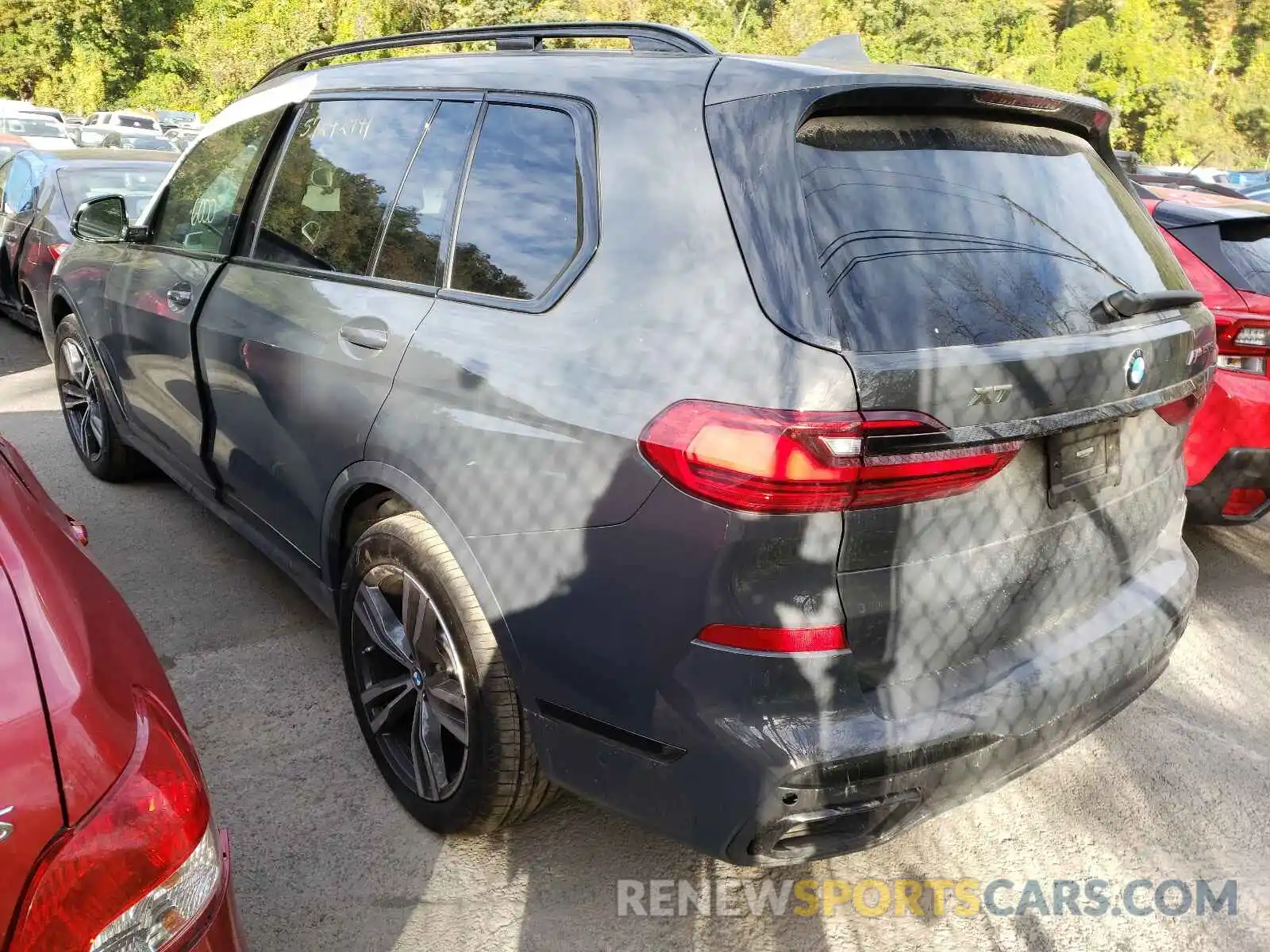 3 Photograph of a damaged car 5UXCX6C07M9H05727 BMW X7 2021