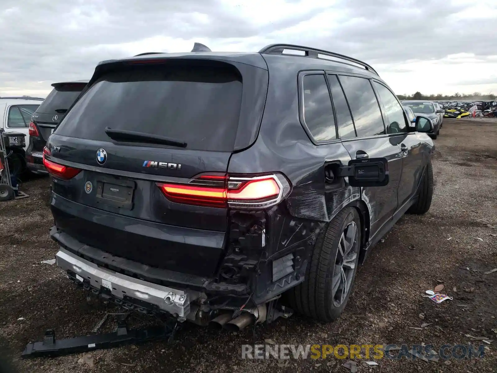 4 Photograph of a damaged car 5UXCX6C08M9F23227 BMW X7 2021