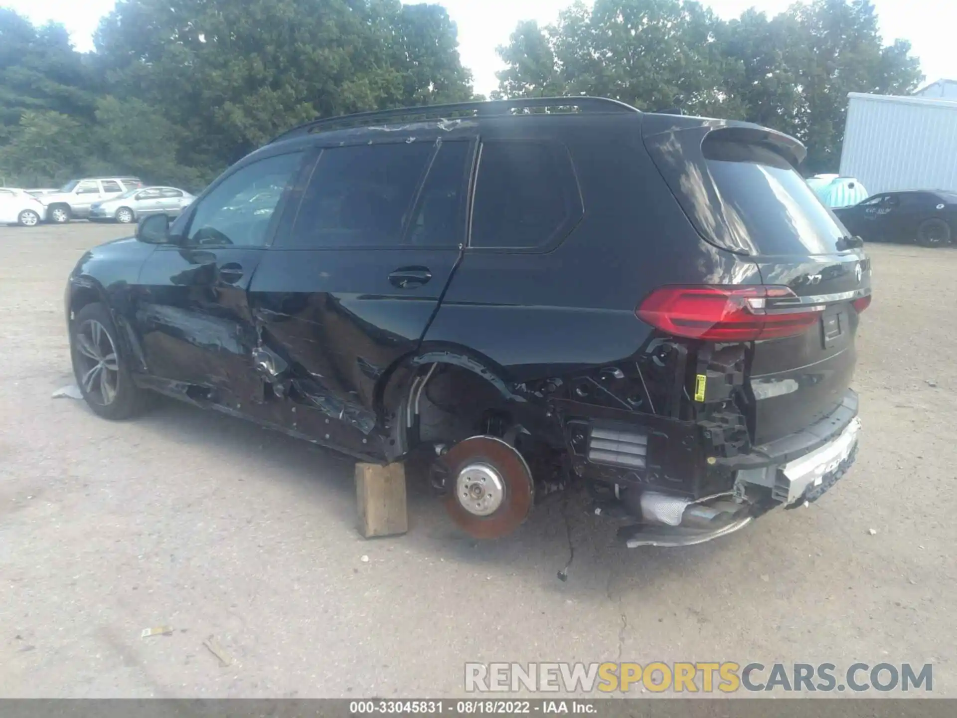 3 Photograph of a damaged car 5UXCX6C08M9G30486 BMW X7 2021