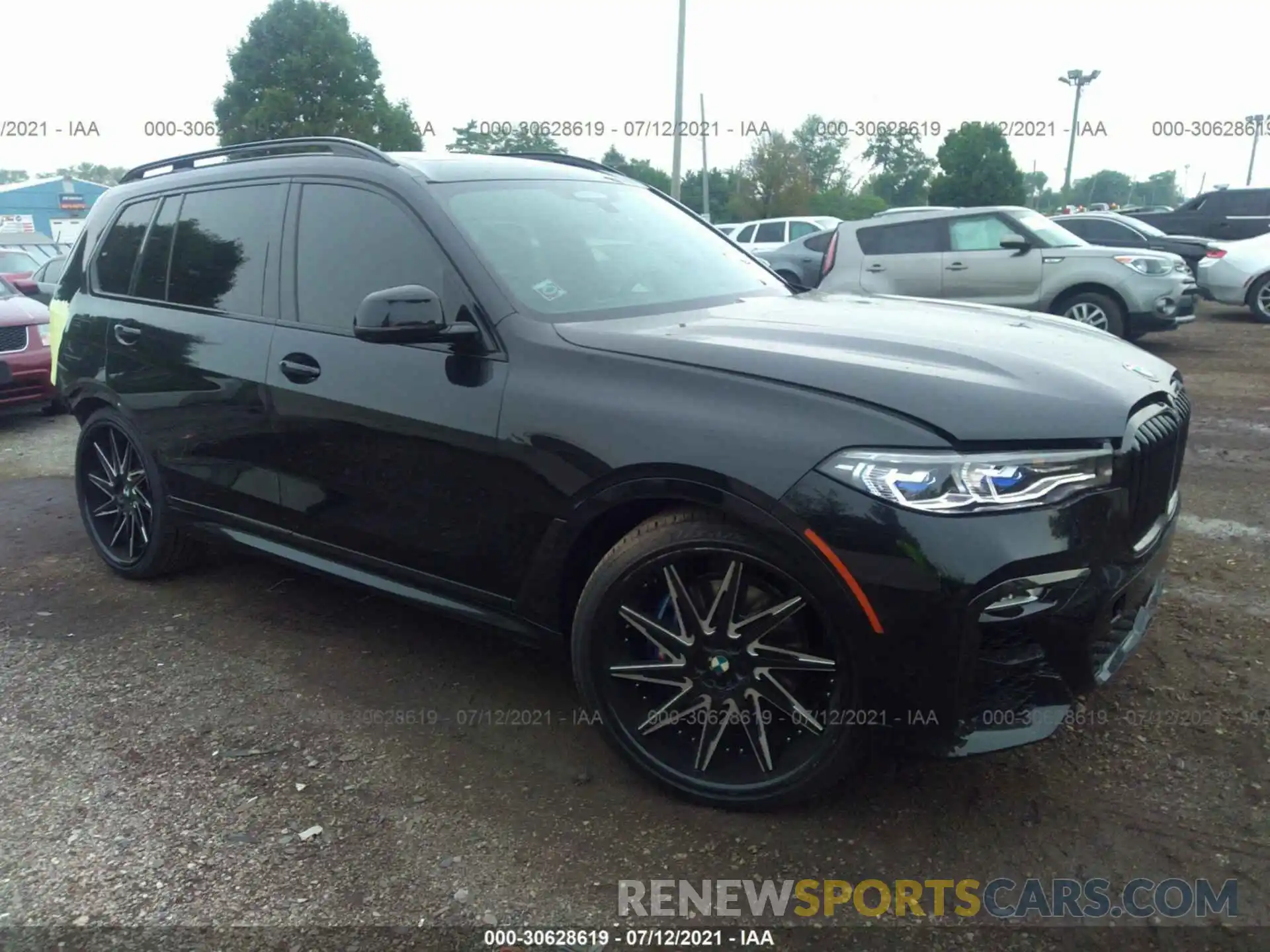 1 Photograph of a damaged car 5UXCX6C0XM9E05258 BMW X7 2021