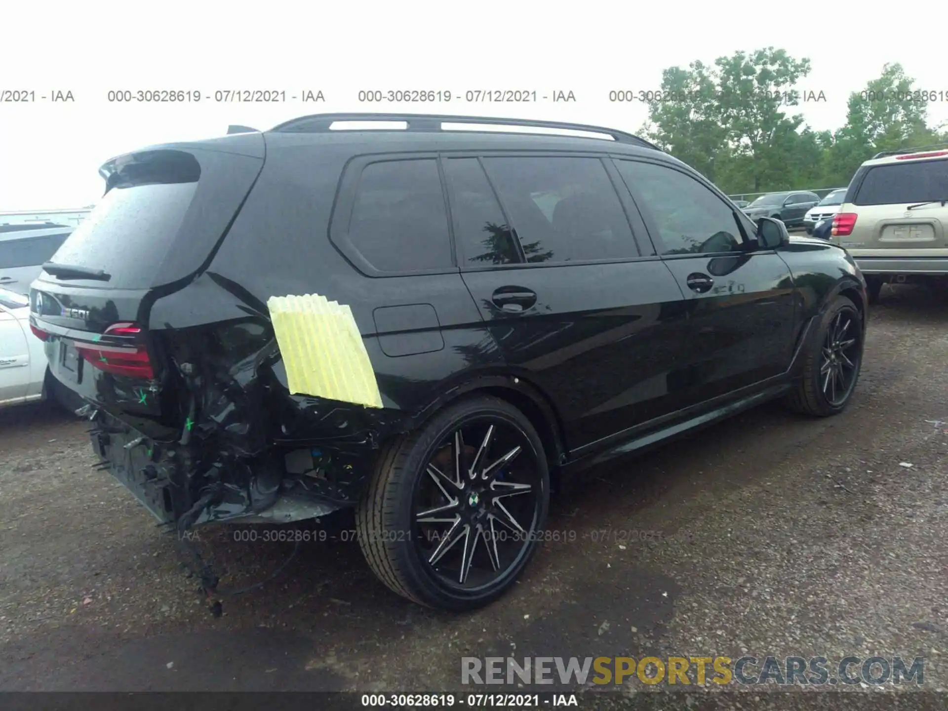 4 Photograph of a damaged car 5UXCX6C0XM9E05258 BMW X7 2021