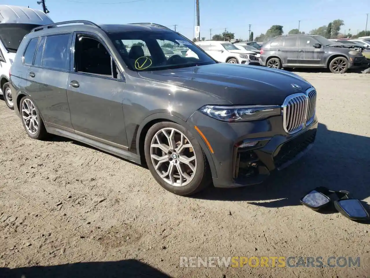 1 Photograph of a damaged car 5UXCX6C0XM9F57184 BMW X7 2021