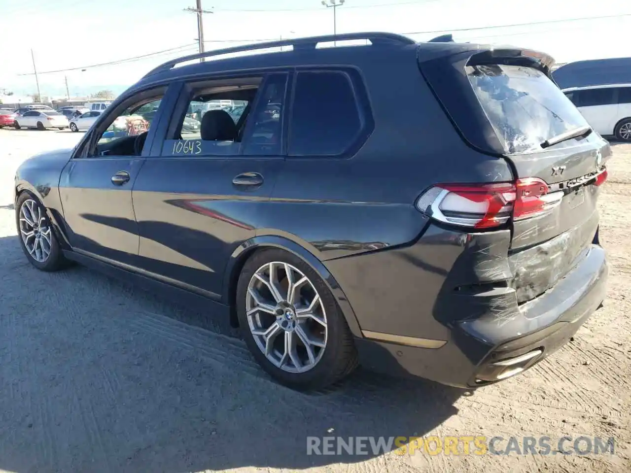 3 Photograph of a damaged car 5UXCX6C0XM9F57184 BMW X7 2021