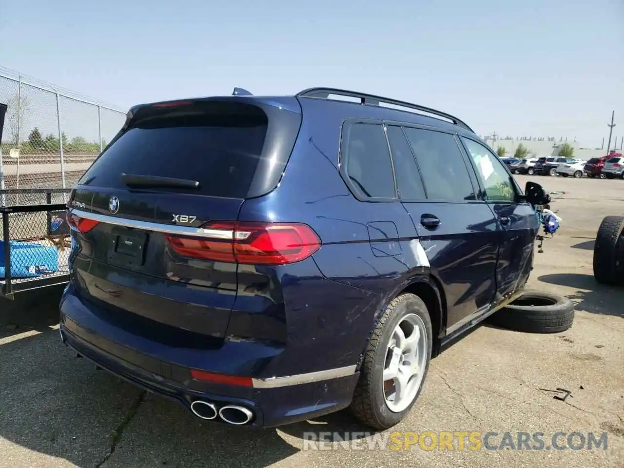 4 Photograph of a damaged car 5UXCX6C11M9G13053 BMW X7 2021