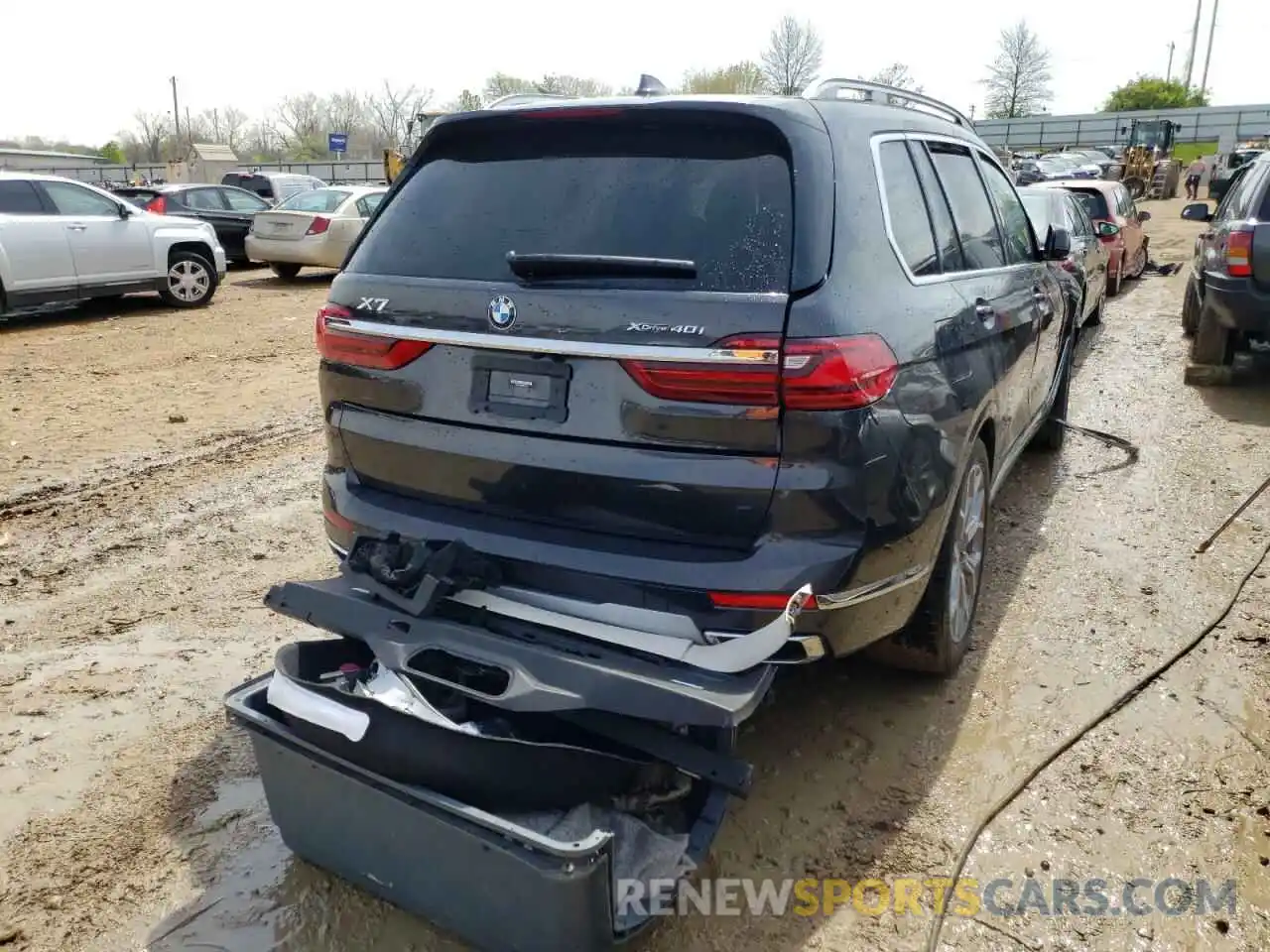 4 Photograph of a damaged car 5UXCW2C00N9K42596 BMW X7 2022