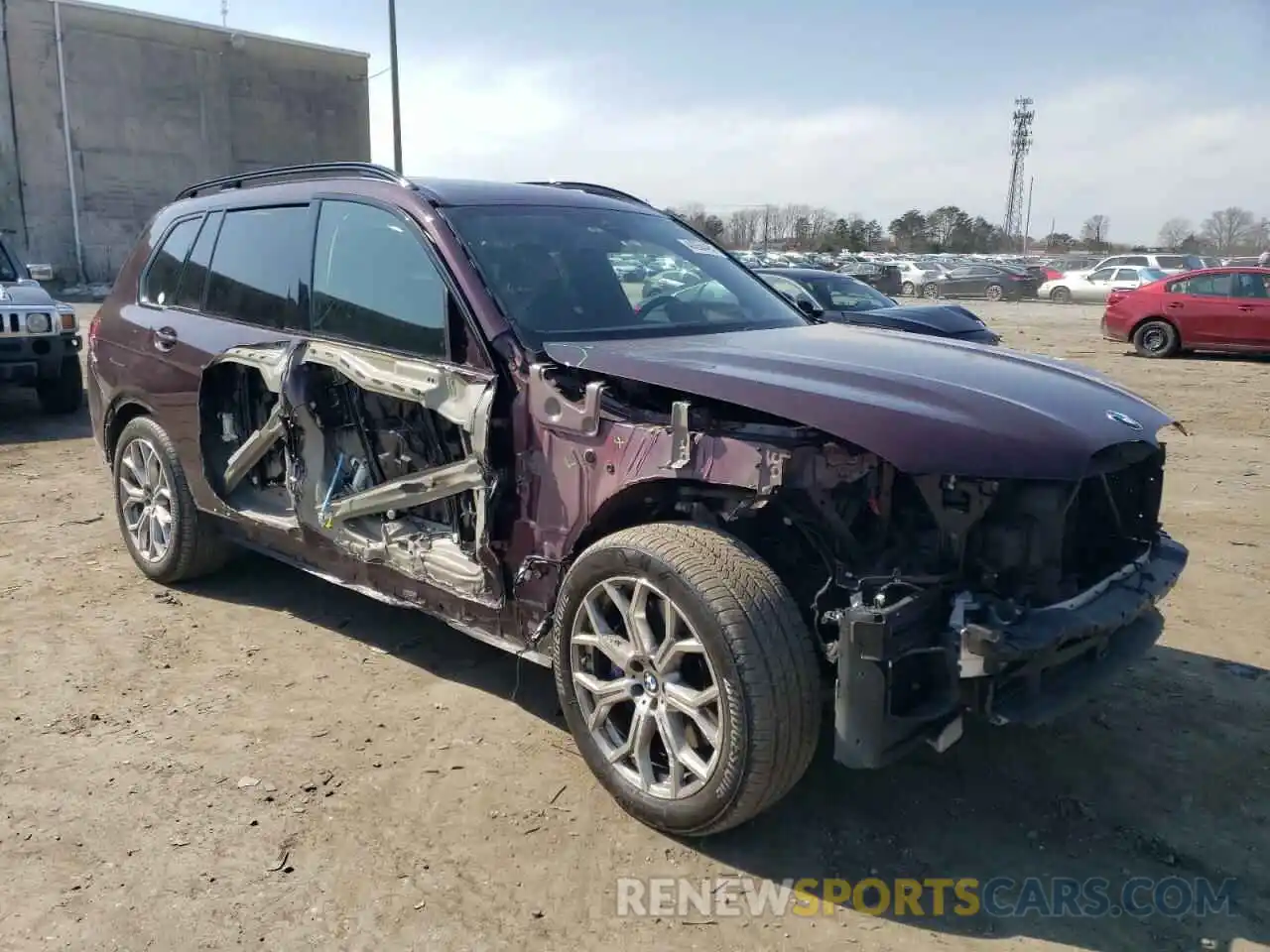 4 Photograph of a damaged car 5UXCW2C00N9K63299 BMW X7 2022