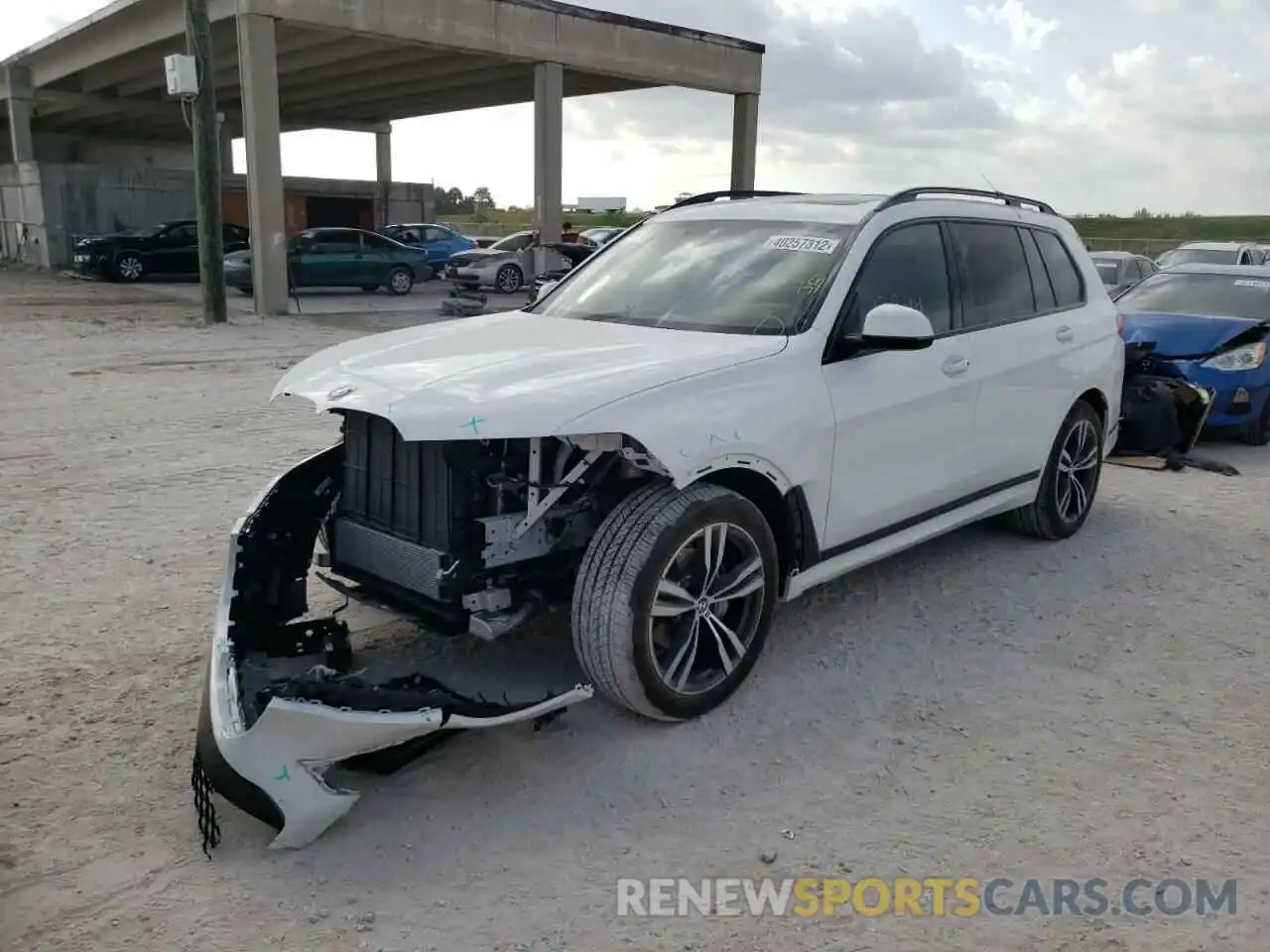 2 Photograph of a damaged car 5UXCW2C02N9K00902 BMW X7 2022