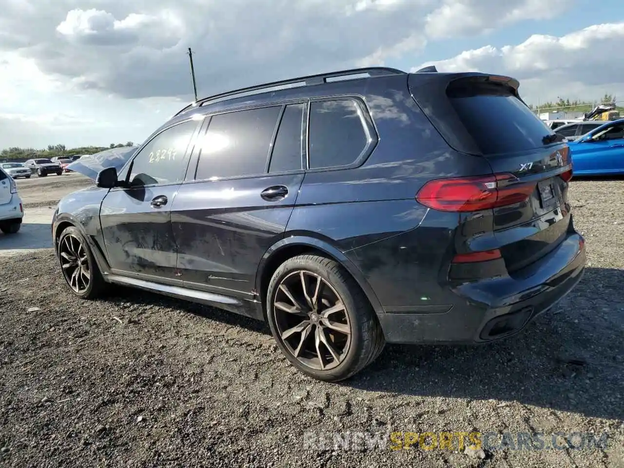 2 Photograph of a damaged car 5UXCW2C04N9J82760 BMW X7 2022