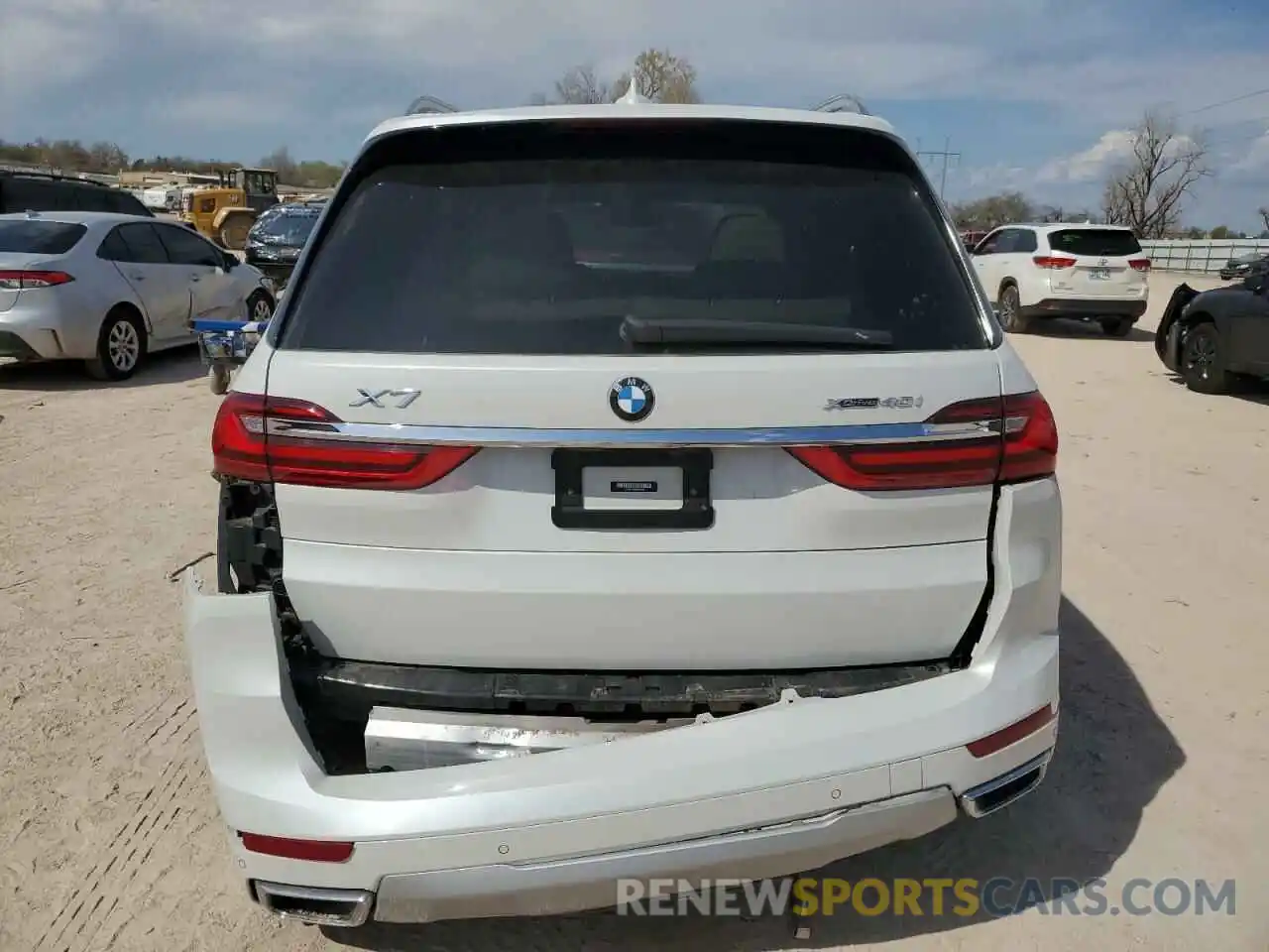 6 Photograph of a damaged car 5UXCW2C04N9K39426 BMW X7 2022