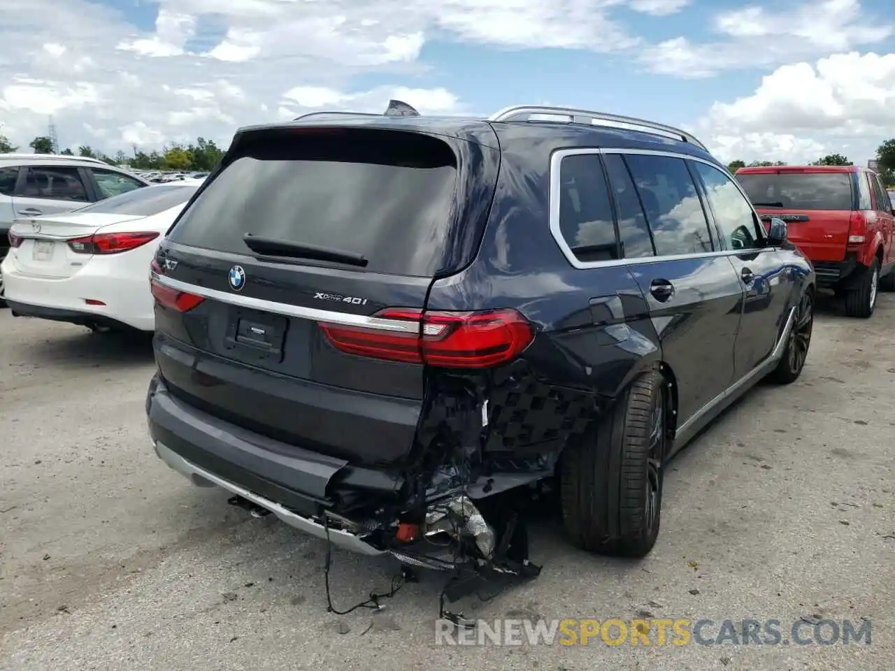 4 Photograph of a damaged car 5UXCW2C04N9K94653 BMW X7 2022