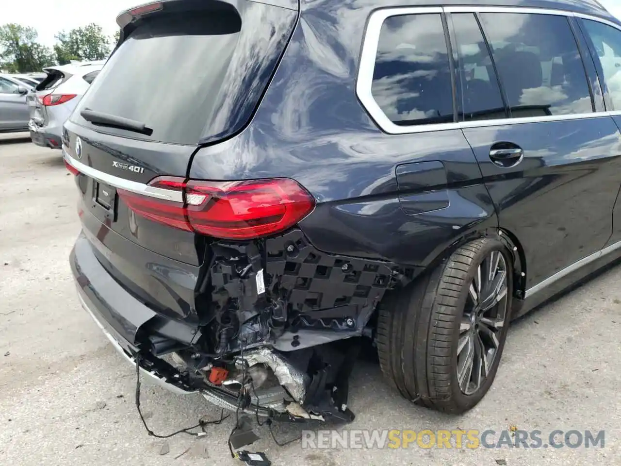 9 Photograph of a damaged car 5UXCW2C04N9K94653 BMW X7 2022