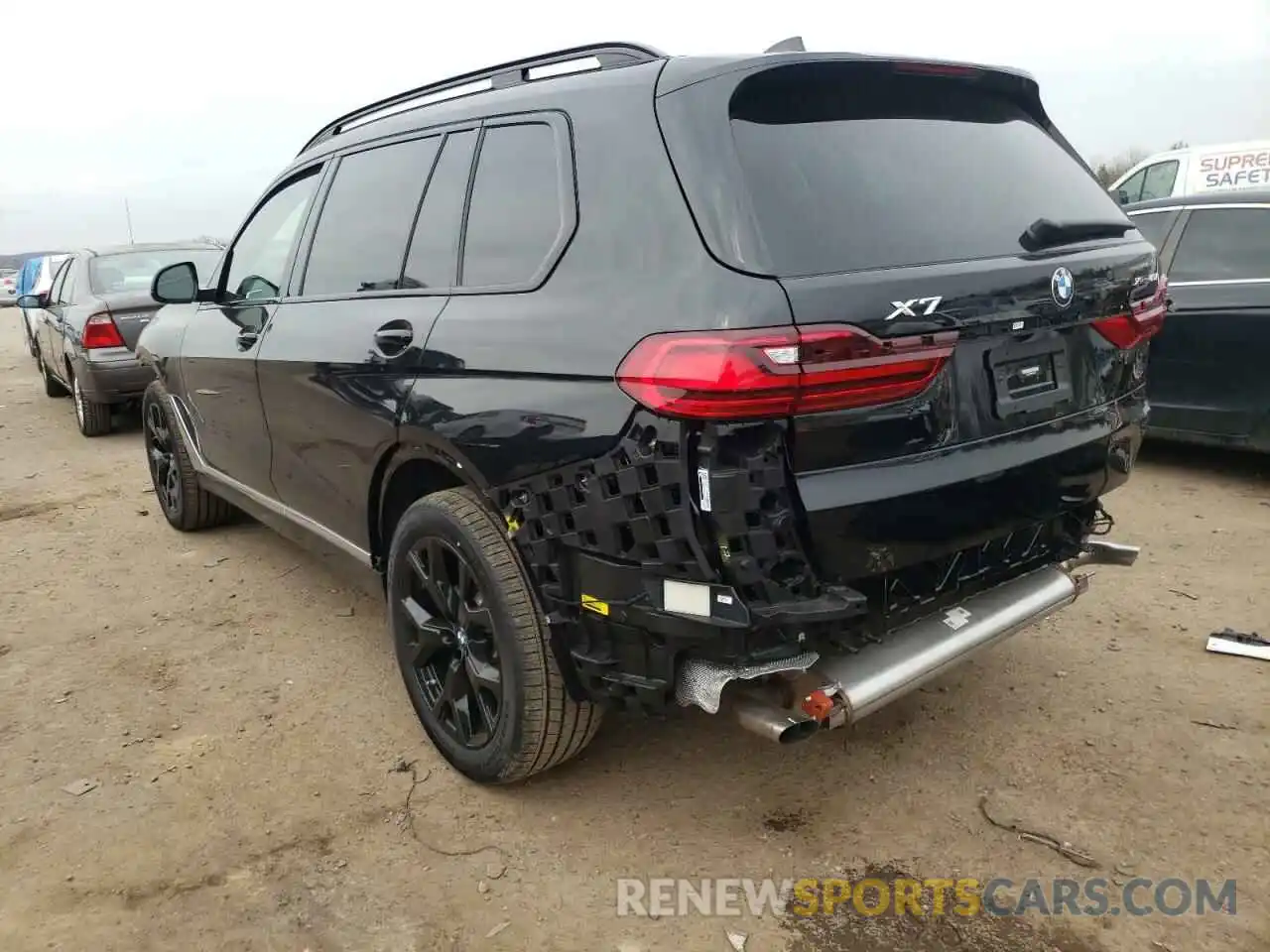 3 Photograph of a damaged car 5UXCW2C06N9L18645 BMW X7 2022