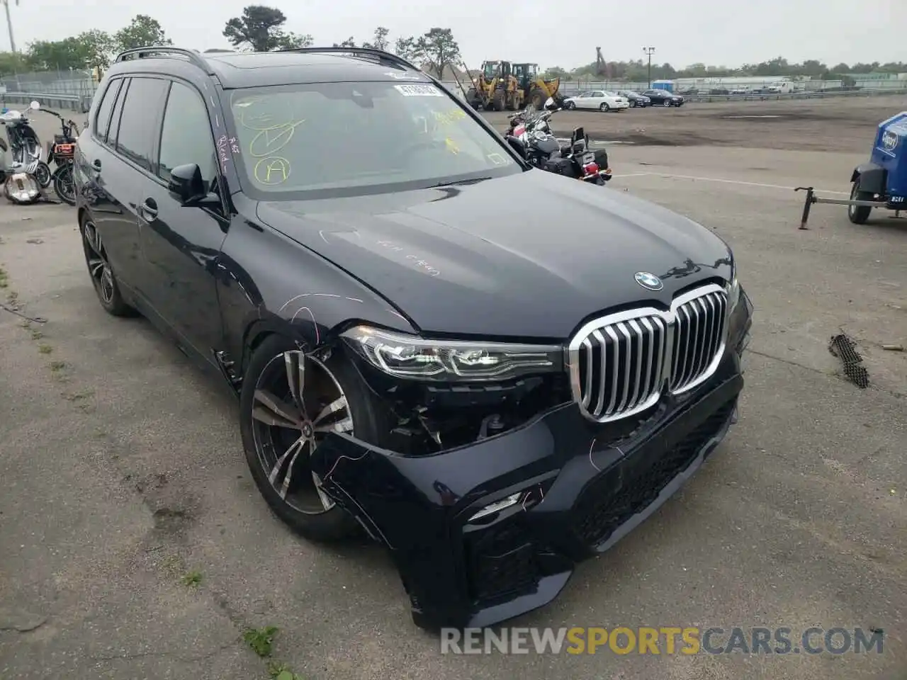 1 Photograph of a damaged car 5UXCW2C06N9L48860 BMW X7 2022