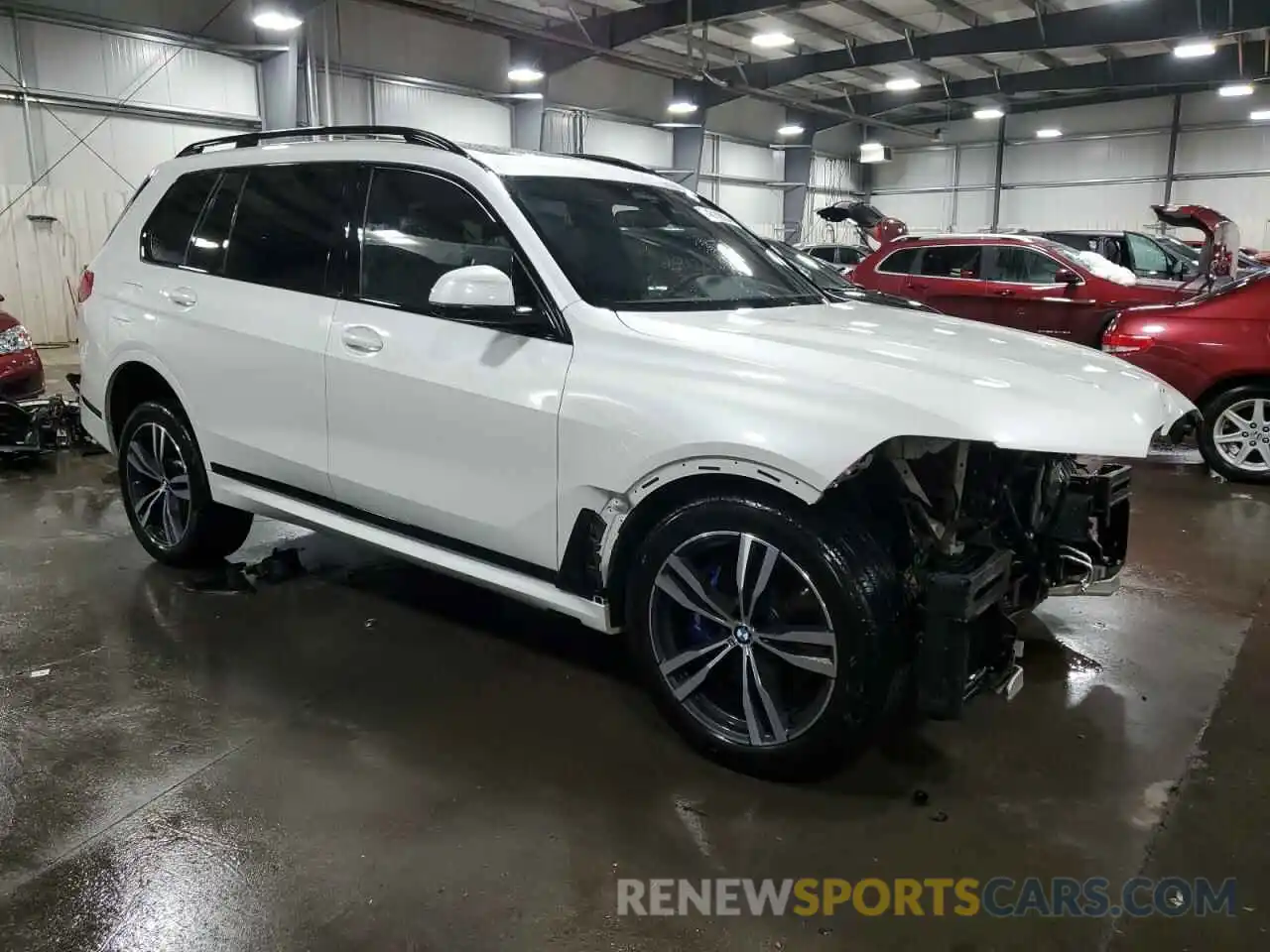 4 Photograph of a damaged car 5UXCW2C07N9K03035 BMW X7 2022