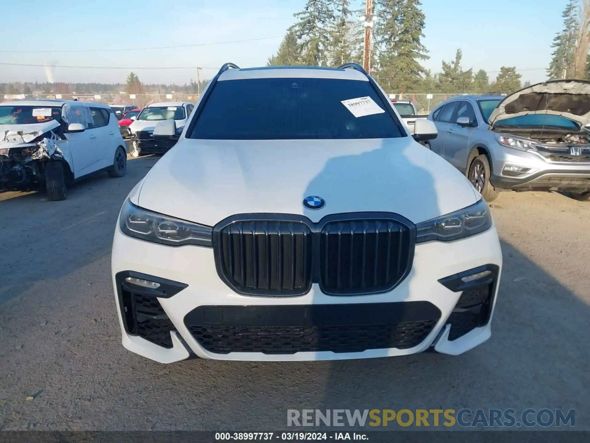 12 Photograph of a damaged car 5UXCW2C07N9L41965 BMW X7 2022