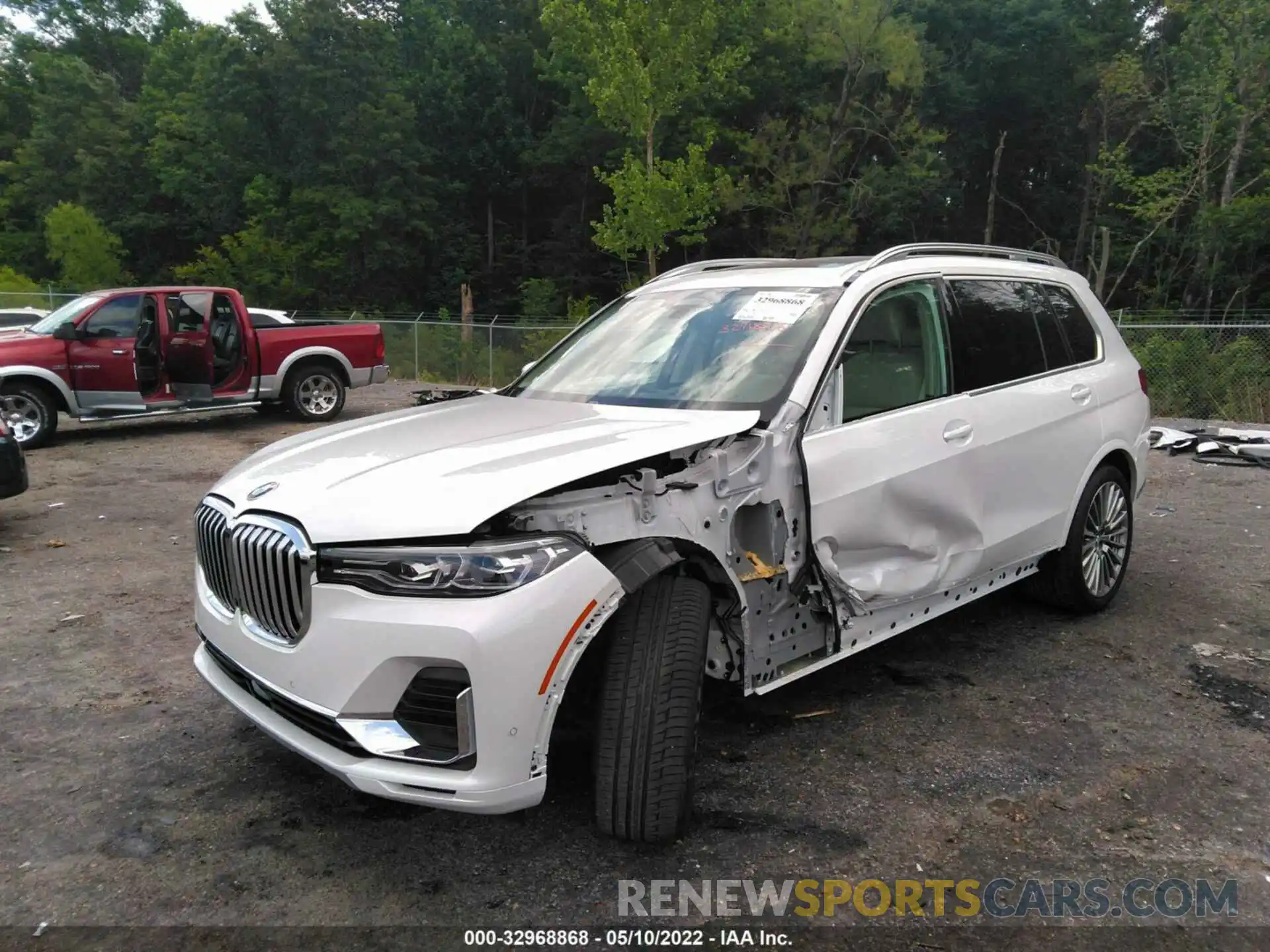 2 Photograph of a damaged car 5UXCW2C08N9K44628 BMW X7 2022