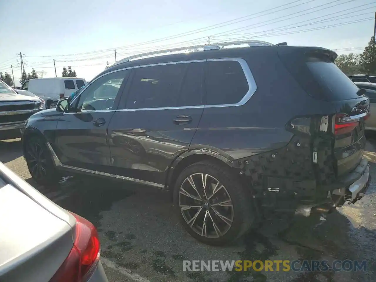 2 Photograph of a damaged car 5UXCW2C08N9M18763 BMW X7 2022