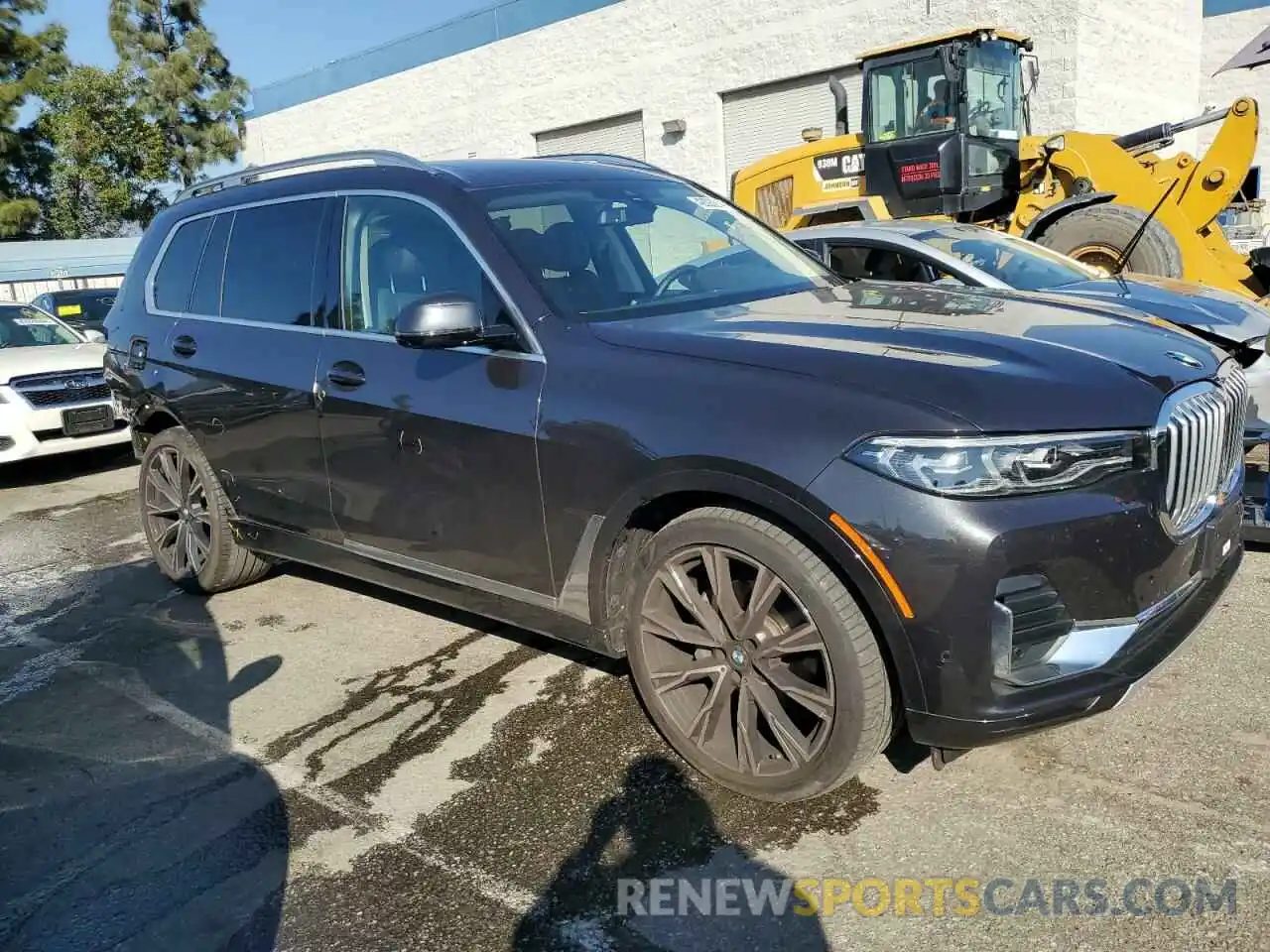 4 Photograph of a damaged car 5UXCW2C08N9M18763 BMW X7 2022