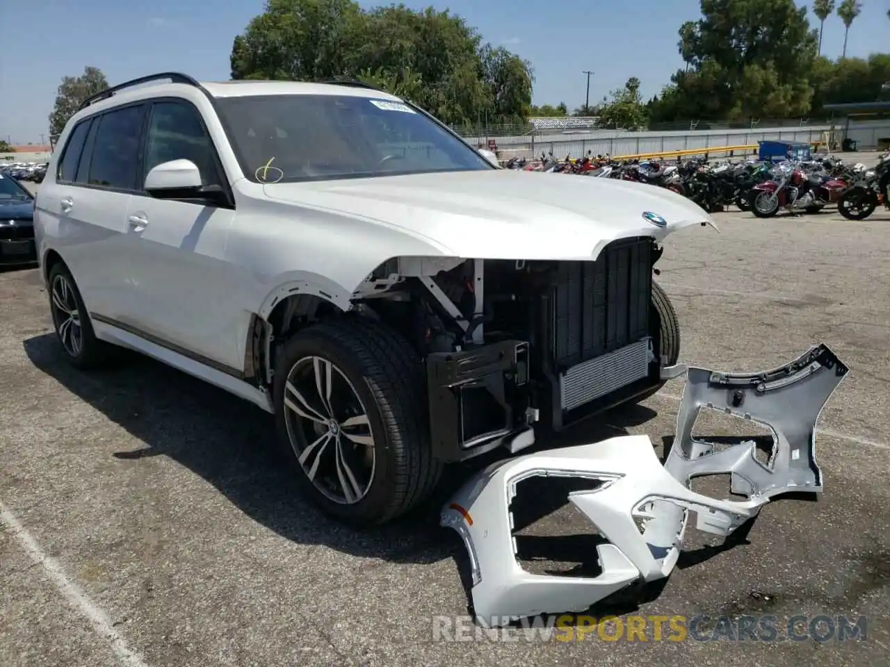 1 Photograph of a damaged car 5UXCW2C09N9J06015 BMW X7 2022